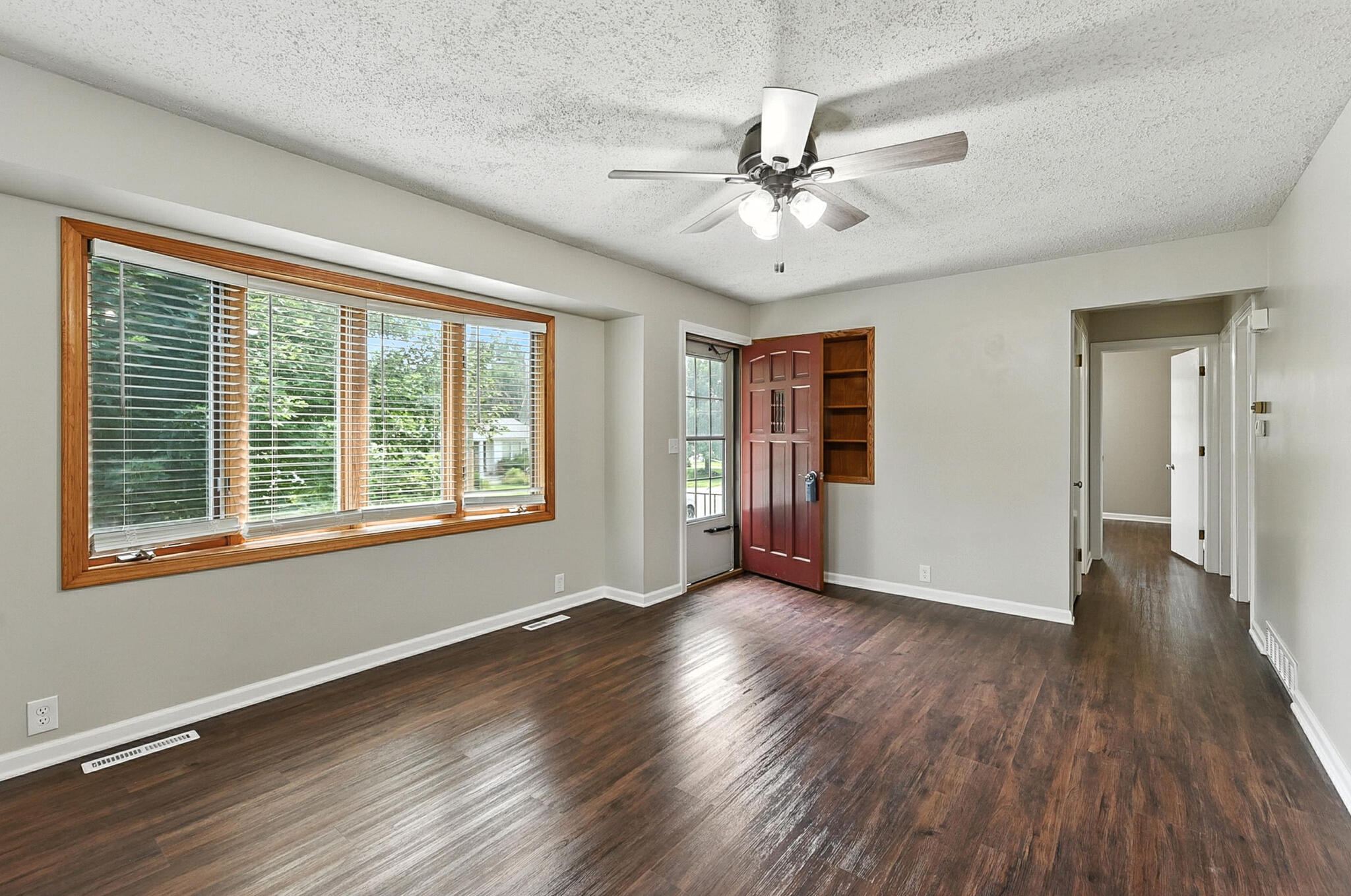 Council Bluffs, Iowa 51503, United States, 3 Bedrooms Bedrooms, ,2 BathroomsBathrooms,Residential,Contingent,185791