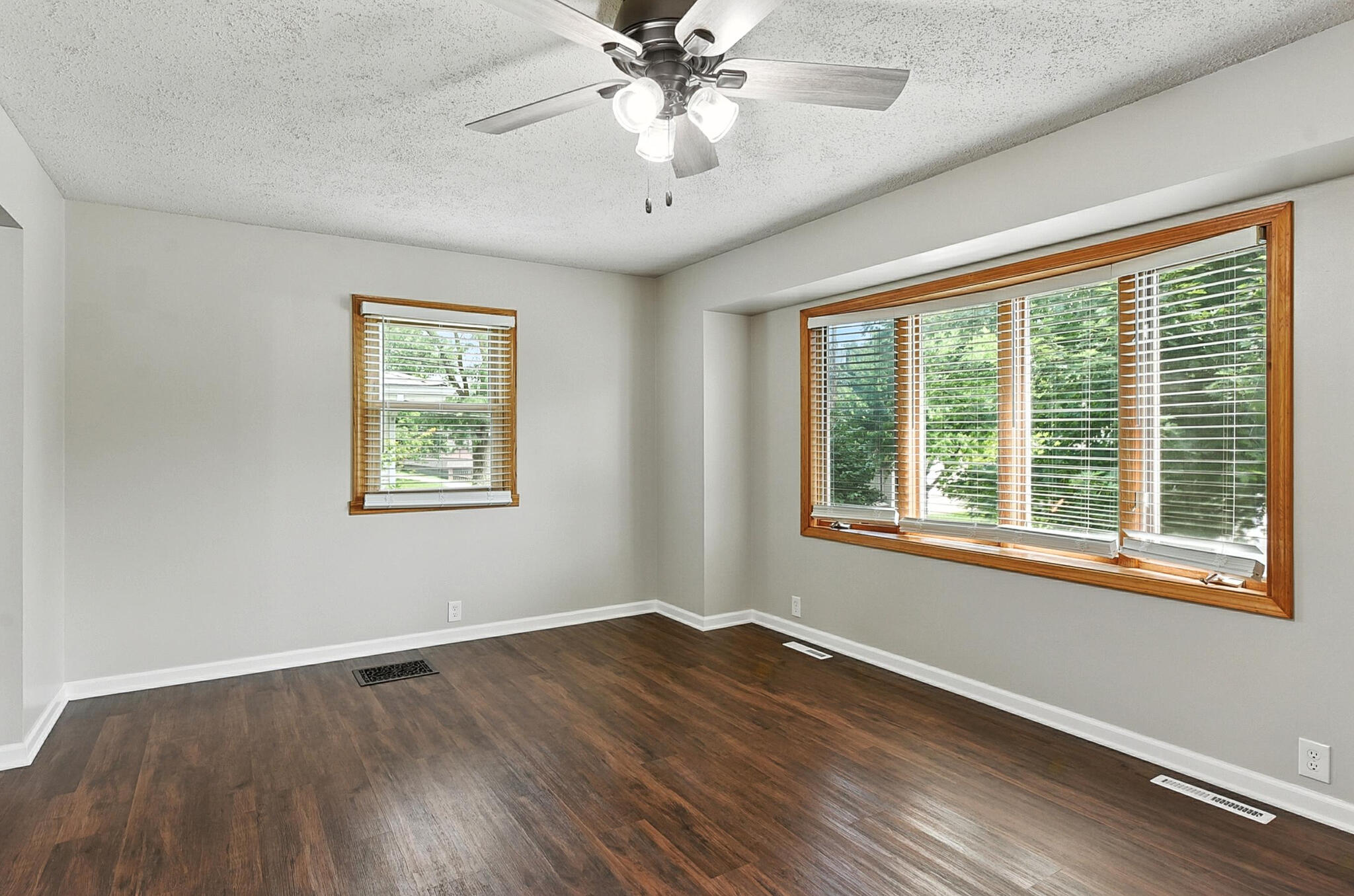 Council Bluffs, Iowa 51503, United States, 3 Bedrooms Bedrooms, ,2 BathroomsBathrooms,Residential,Contingent,185791