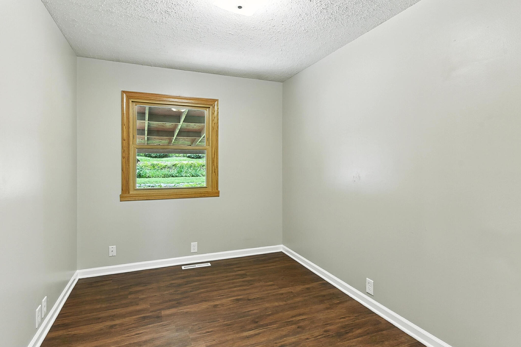 Council Bluffs, Iowa 51503, United States, 3 Bedrooms Bedrooms, ,2 BathroomsBathrooms,Residential,Contingent,185791