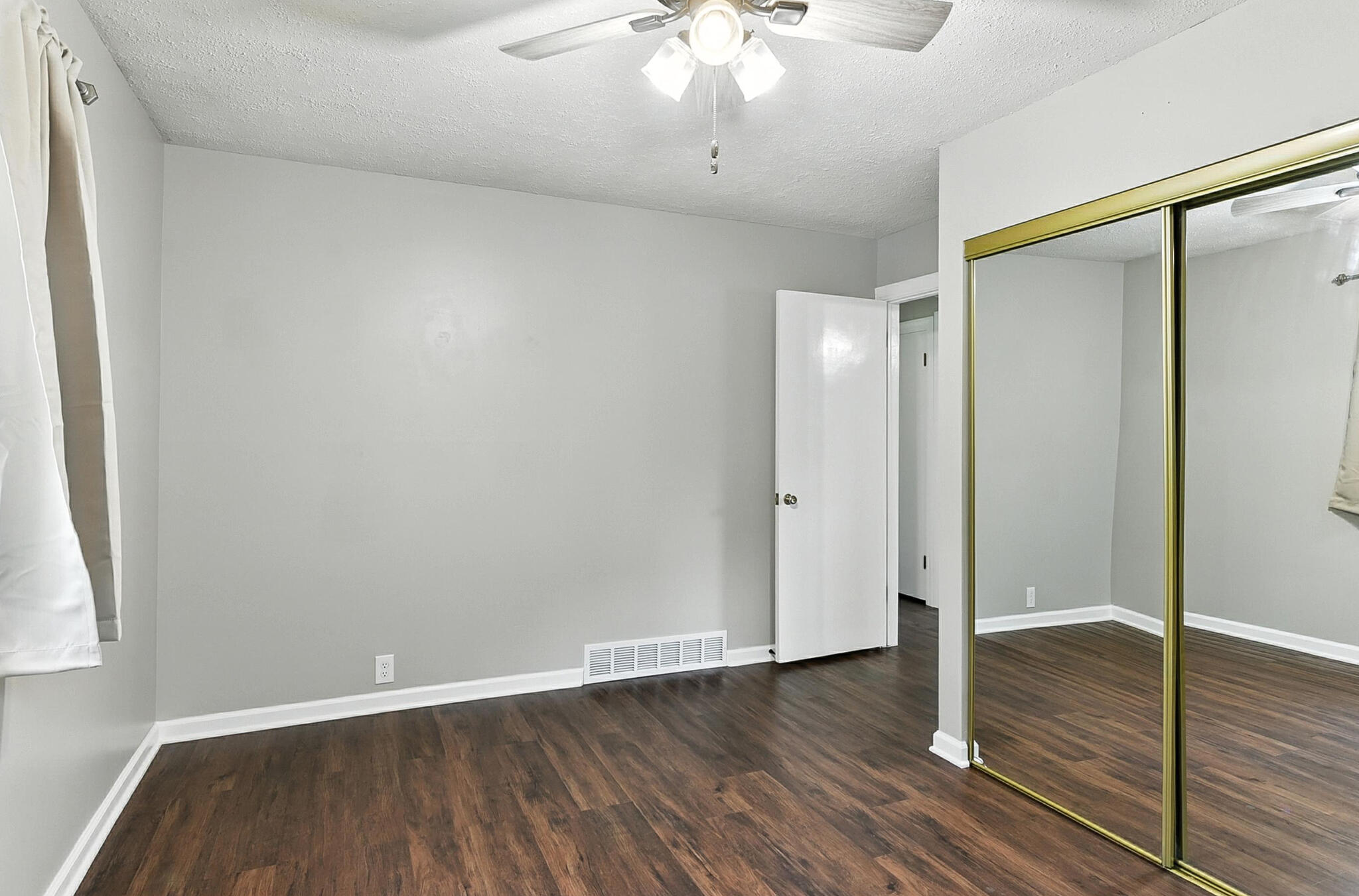 Council Bluffs, Iowa 51503, United States, 3 Bedrooms Bedrooms, ,2 BathroomsBathrooms,Residential,Contingent,185791