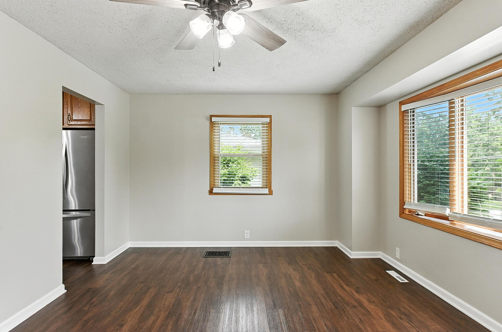 Council Bluffs, Iowa 51503, United States, 3 Bedrooms Bedrooms, ,2 BathroomsBathrooms,Residential,Contingent,185791