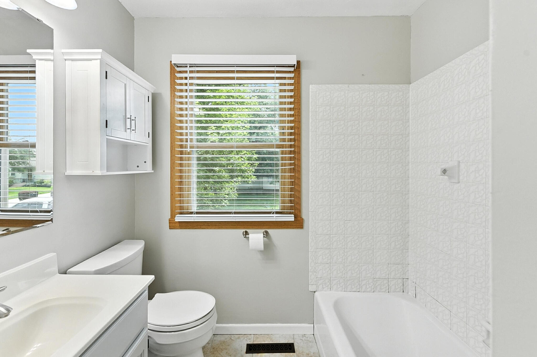 Council Bluffs, Iowa 51503, United States, 3 Bedrooms Bedrooms, ,2 BathroomsBathrooms,Residential,Contingent,185791