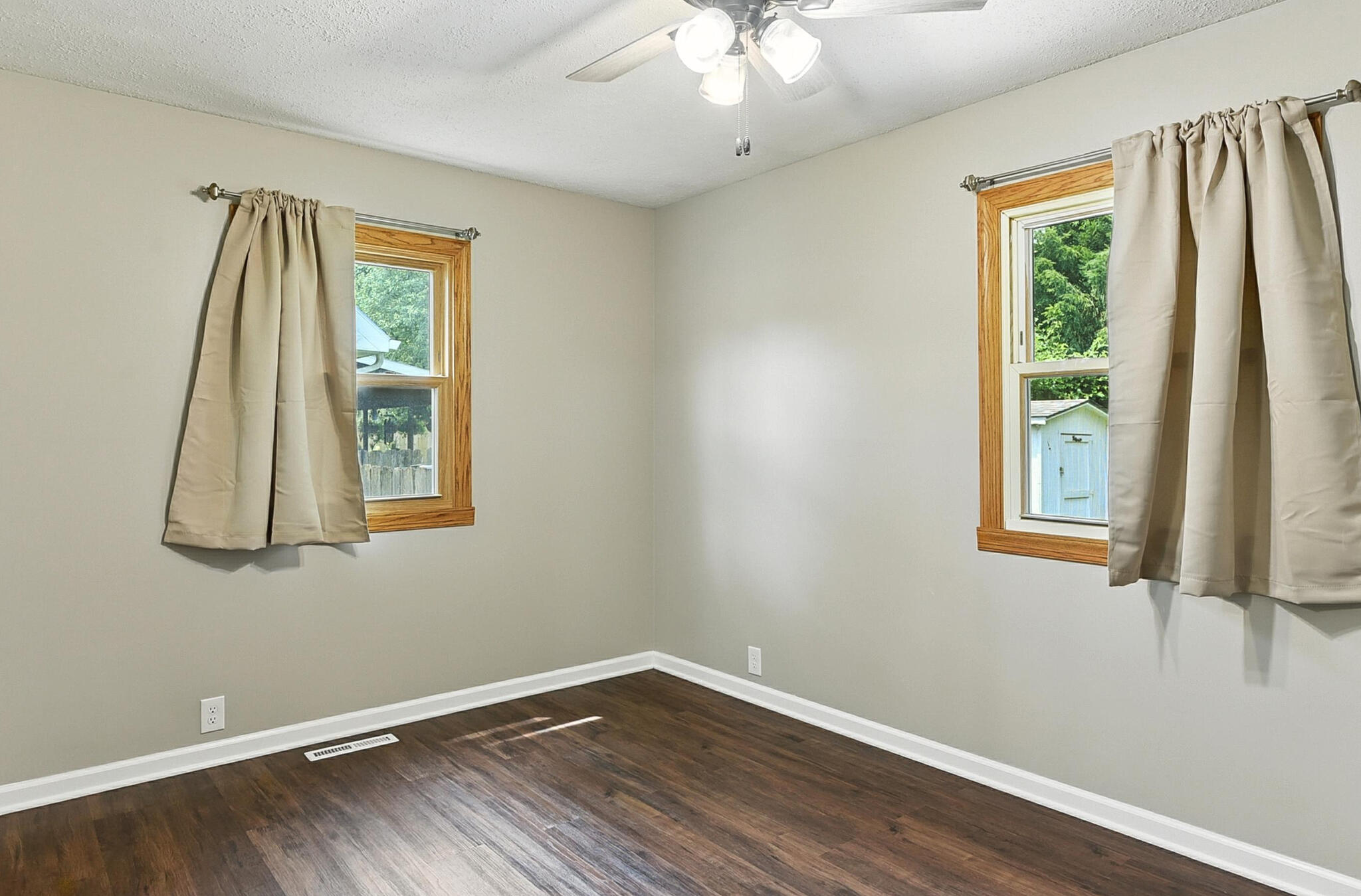 Council Bluffs, Iowa 51503, United States, 3 Bedrooms Bedrooms, ,2 BathroomsBathrooms,Residential,Contingent,185791