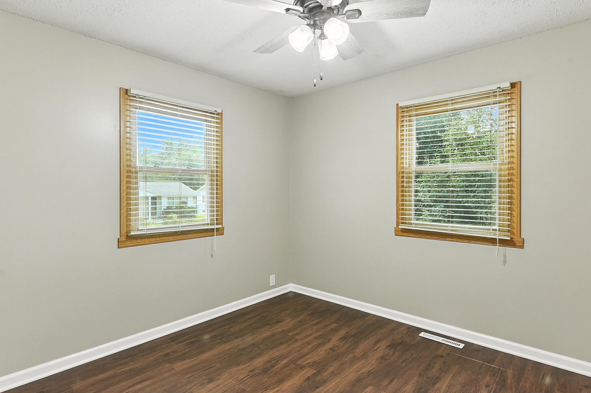 Council Bluffs, Iowa 51503, United States, 3 Bedrooms Bedrooms, ,2 BathroomsBathrooms,Residential,Contingent,185791