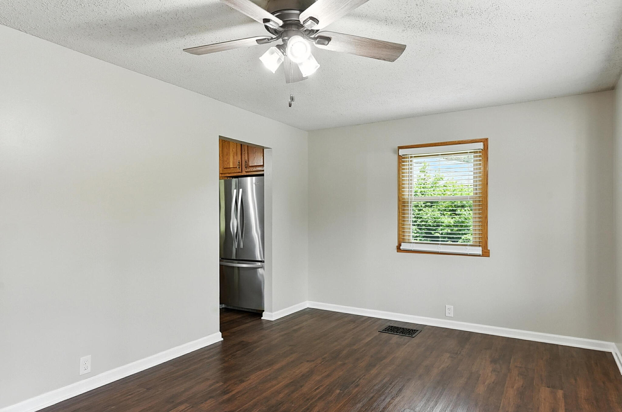 Council Bluffs, Iowa 51503, United States, 3 Bedrooms Bedrooms, ,2 BathroomsBathrooms,Residential,Contingent,185791