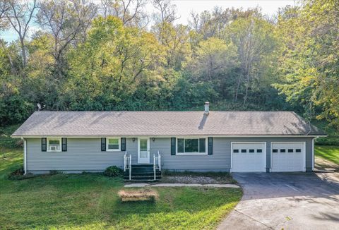 Photo of 33136 170TH Street, MISSOURI VALLEY, IA 68073 (MLS # 25-2218)