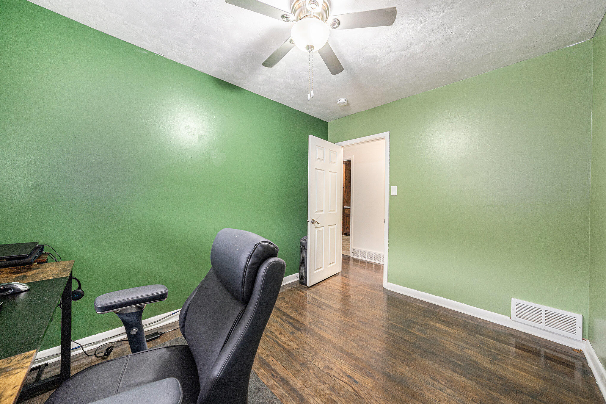 Council Bluffs, Iowa 51503, United States, 3 Bedrooms Bedrooms, ,2 BathroomsBathrooms,Residential,Pending,106999