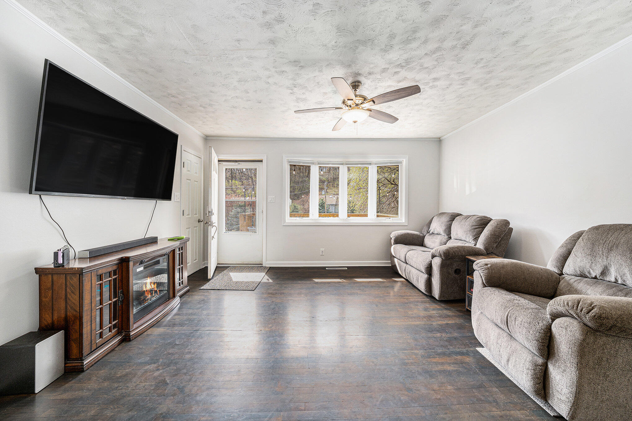 Council Bluffs, Iowa 51503, United States, 3 Bedrooms Bedrooms, ,2 BathroomsBathrooms,Residential,Pending,106999