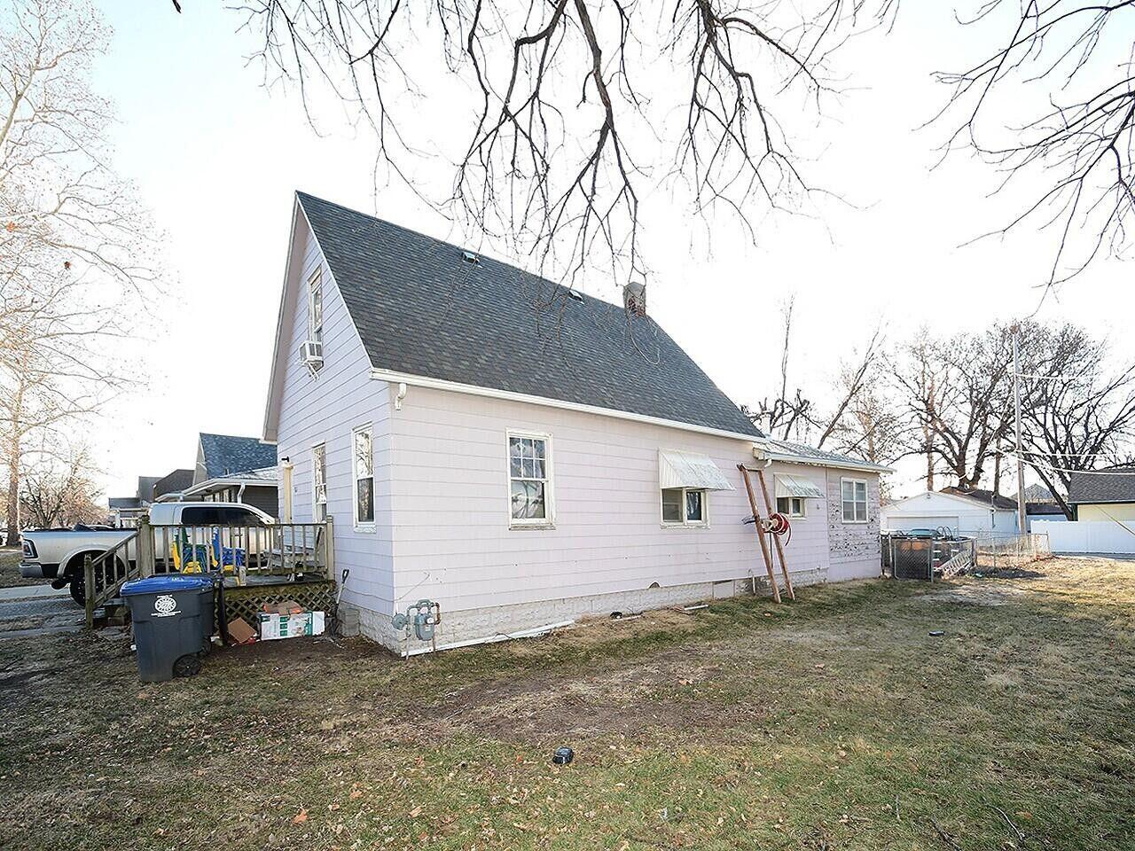 Council Bluffs, Iowa 51501, United States, 2 Bedrooms Bedrooms, ,1 BathroomBathrooms,Residential,Pending,4969