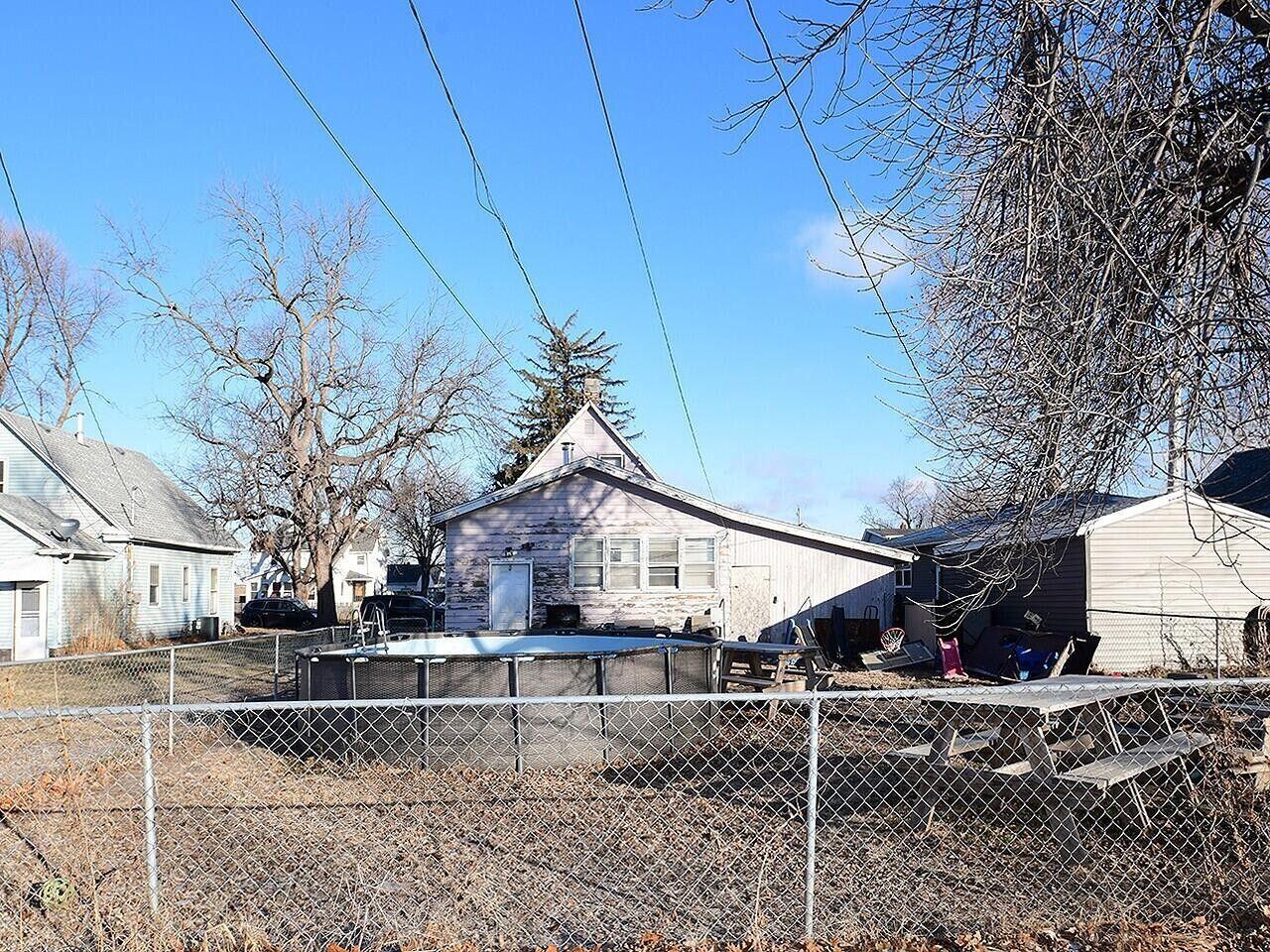 Council Bluffs, Iowa 51501, United States, 2 Bedrooms Bedrooms, ,1 BathroomBathrooms,Residential,Pending,4969