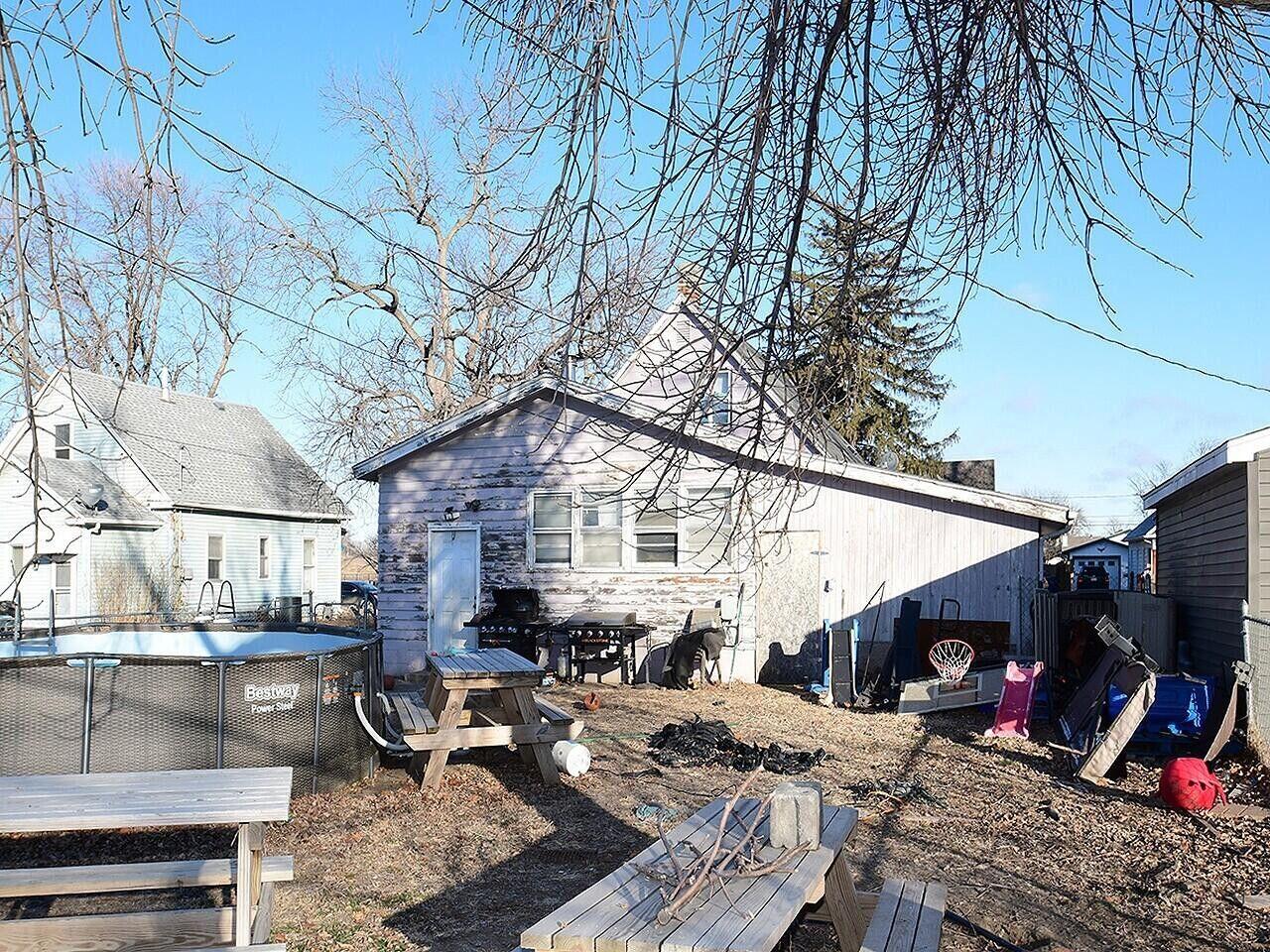 Council Bluffs, Iowa 51501, United States, 2 Bedrooms Bedrooms, ,1 BathroomBathrooms,Residential,Pending,4969