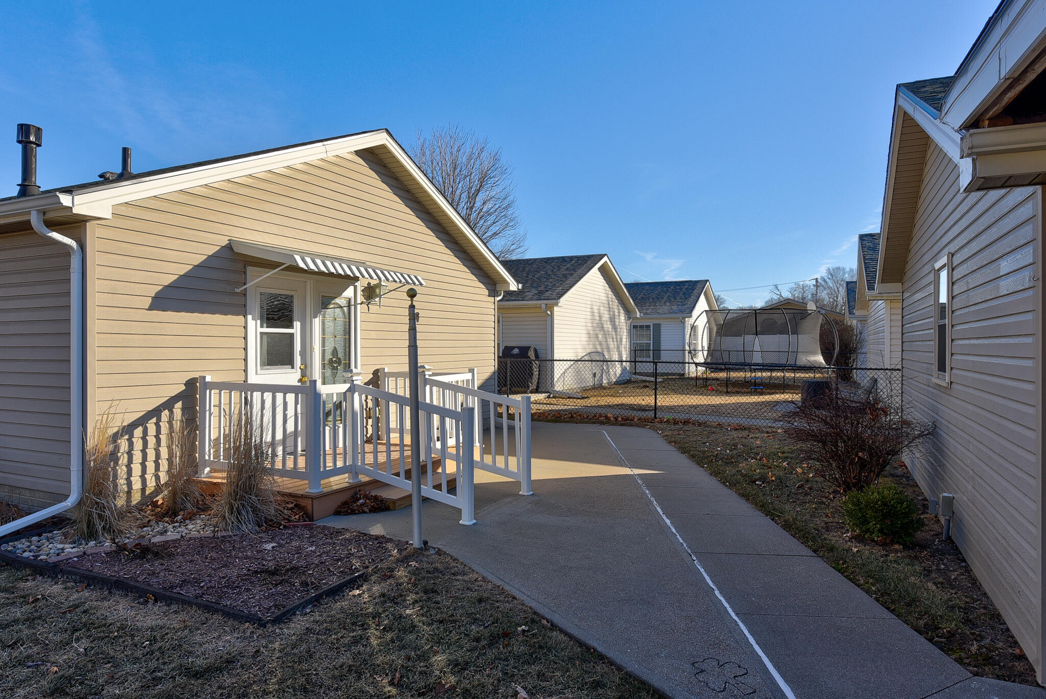 Council Bluffs, Iowa 51501, United States, 3 Bedrooms Bedrooms, ,1 BathroomBathrooms,Residential,Pending,15047