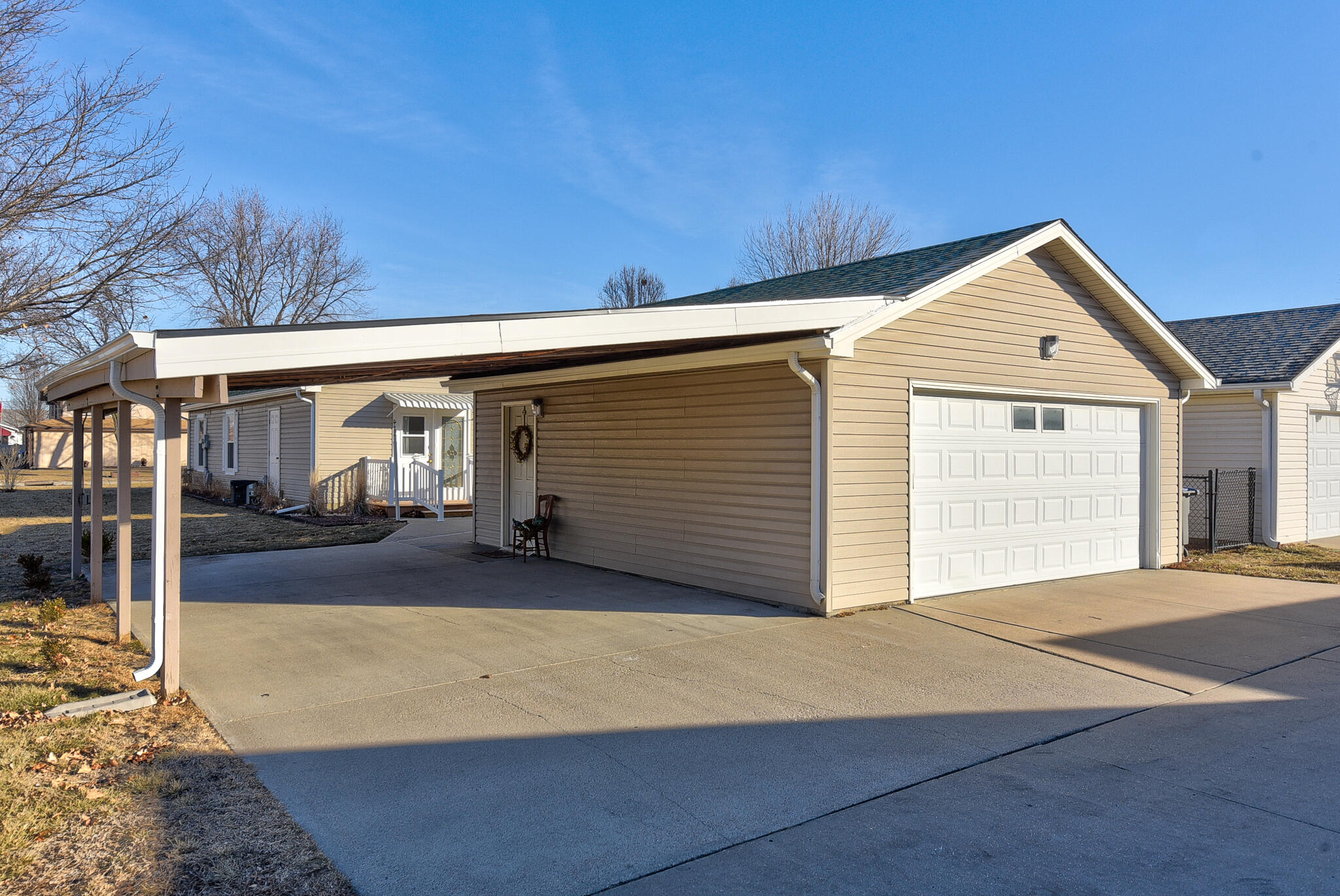 Council Bluffs, Iowa 51501, United States, 3 Bedrooms Bedrooms, ,1 BathroomBathrooms,Residential,Pending,15047