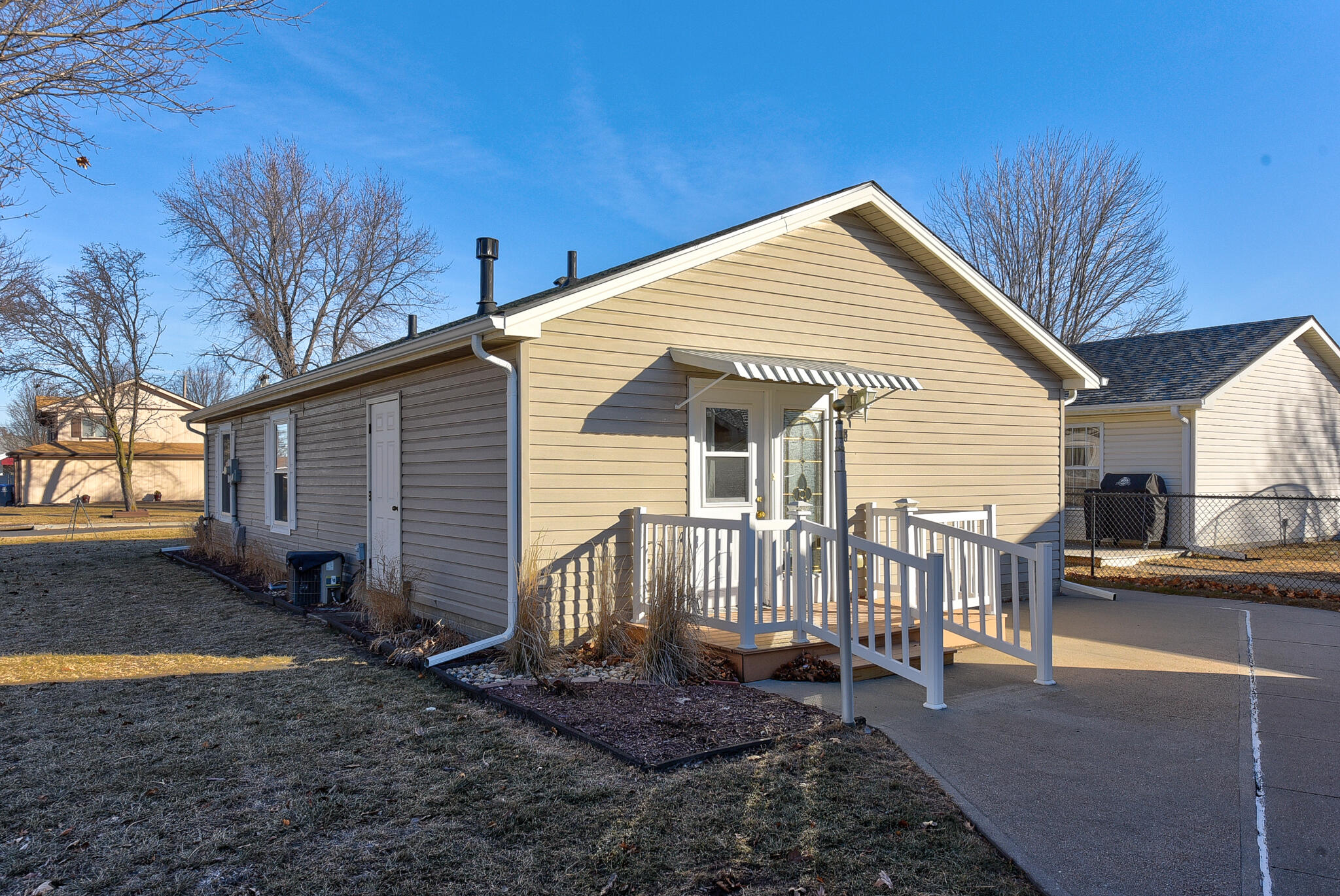 Council Bluffs, Iowa 51501, United States, 3 Bedrooms Bedrooms, ,1 BathroomBathrooms,Residential,Pending,15047