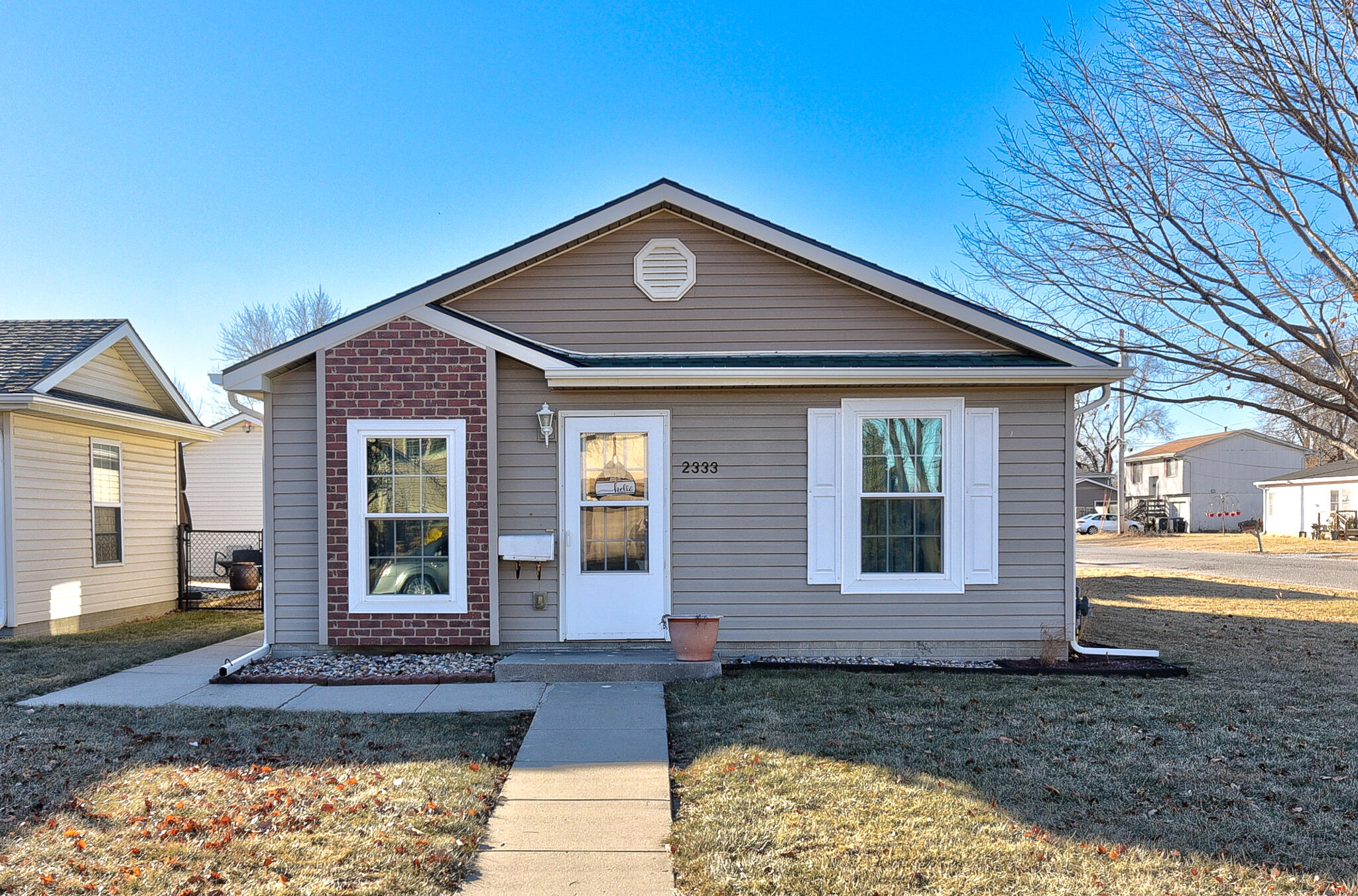 Council Bluffs, Iowa 51501, United States, 3 Bedrooms Bedrooms, ,1 BathroomBathrooms,Residential,Pending,15047