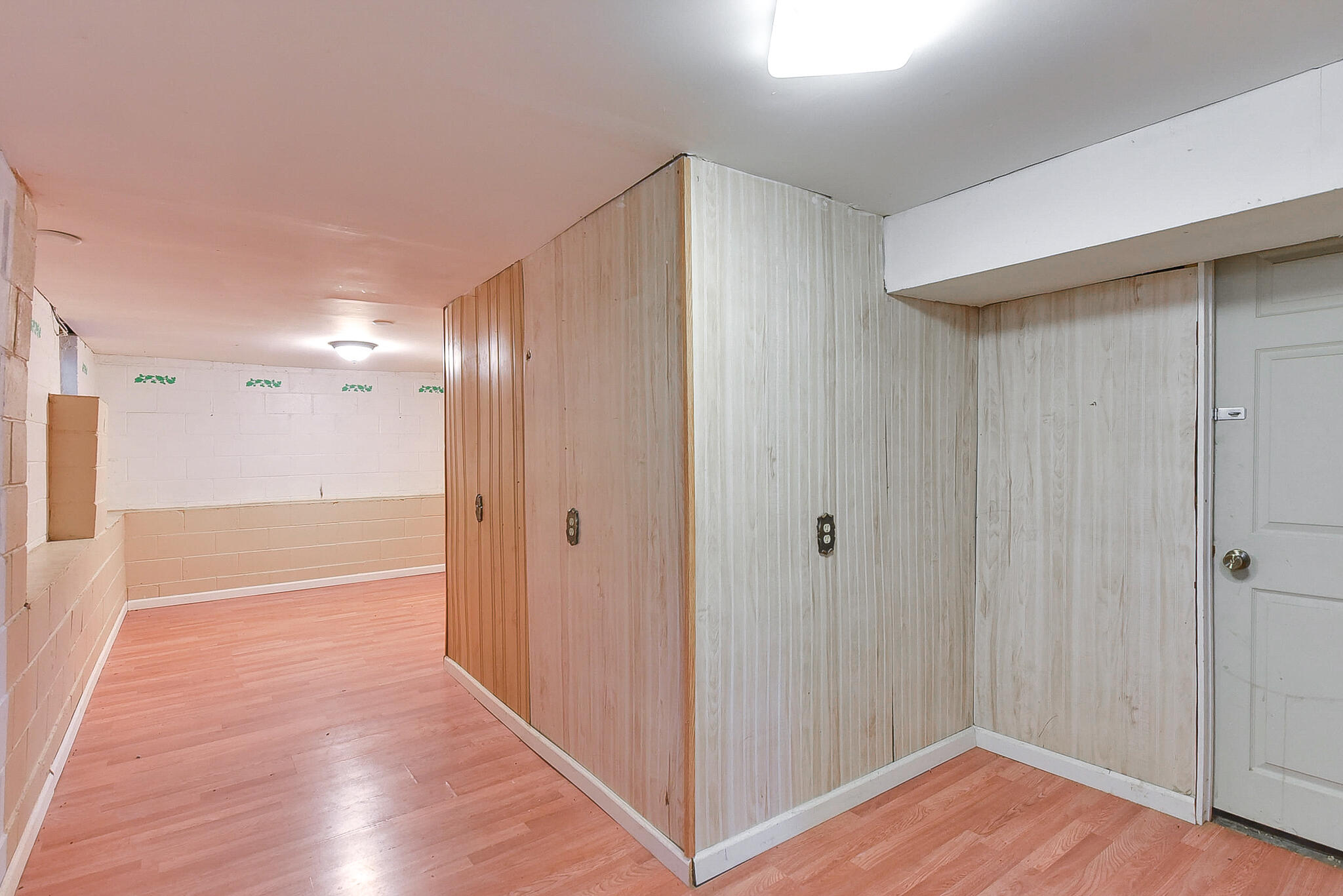 Council Bluffs, Iowa 51501, United States, 2 Bedrooms Bedrooms, ,1 BathroomBathrooms,Residential,Active,236861