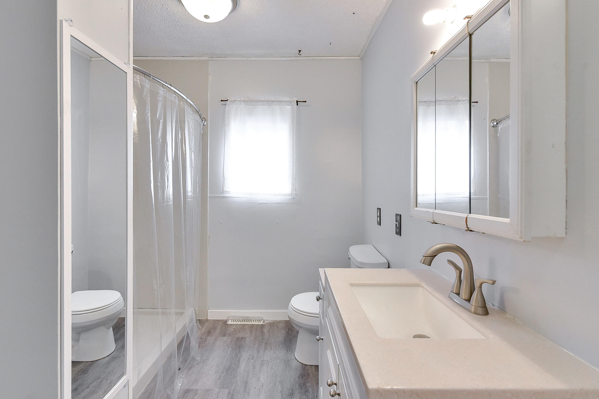 Council Bluffs, Iowa 51501, United States, 2 Bedrooms Bedrooms, ,1 BathroomBathrooms,Residential,Active,236861