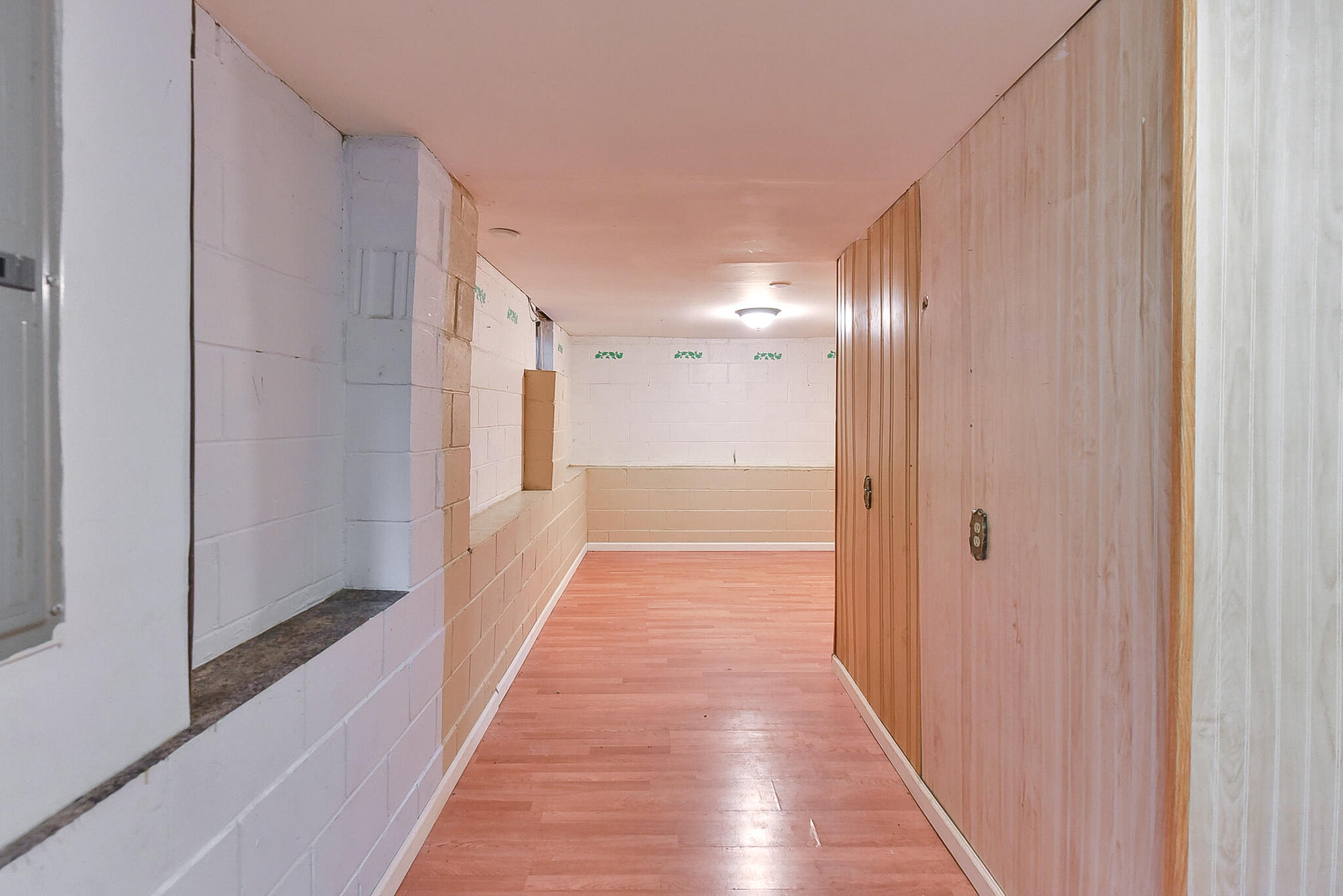 Council Bluffs, Iowa 51501, United States, 2 Bedrooms Bedrooms, ,1 BathroomBathrooms,Residential,Active,236861