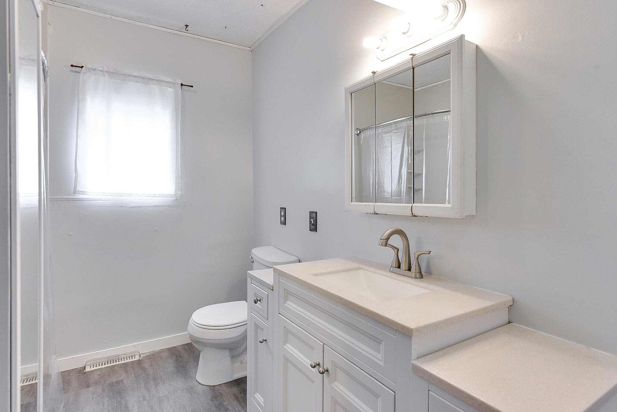 Council Bluffs, Iowa 51501, United States, 2 Bedrooms Bedrooms, ,1 BathroomBathrooms,Residential,Active,236861