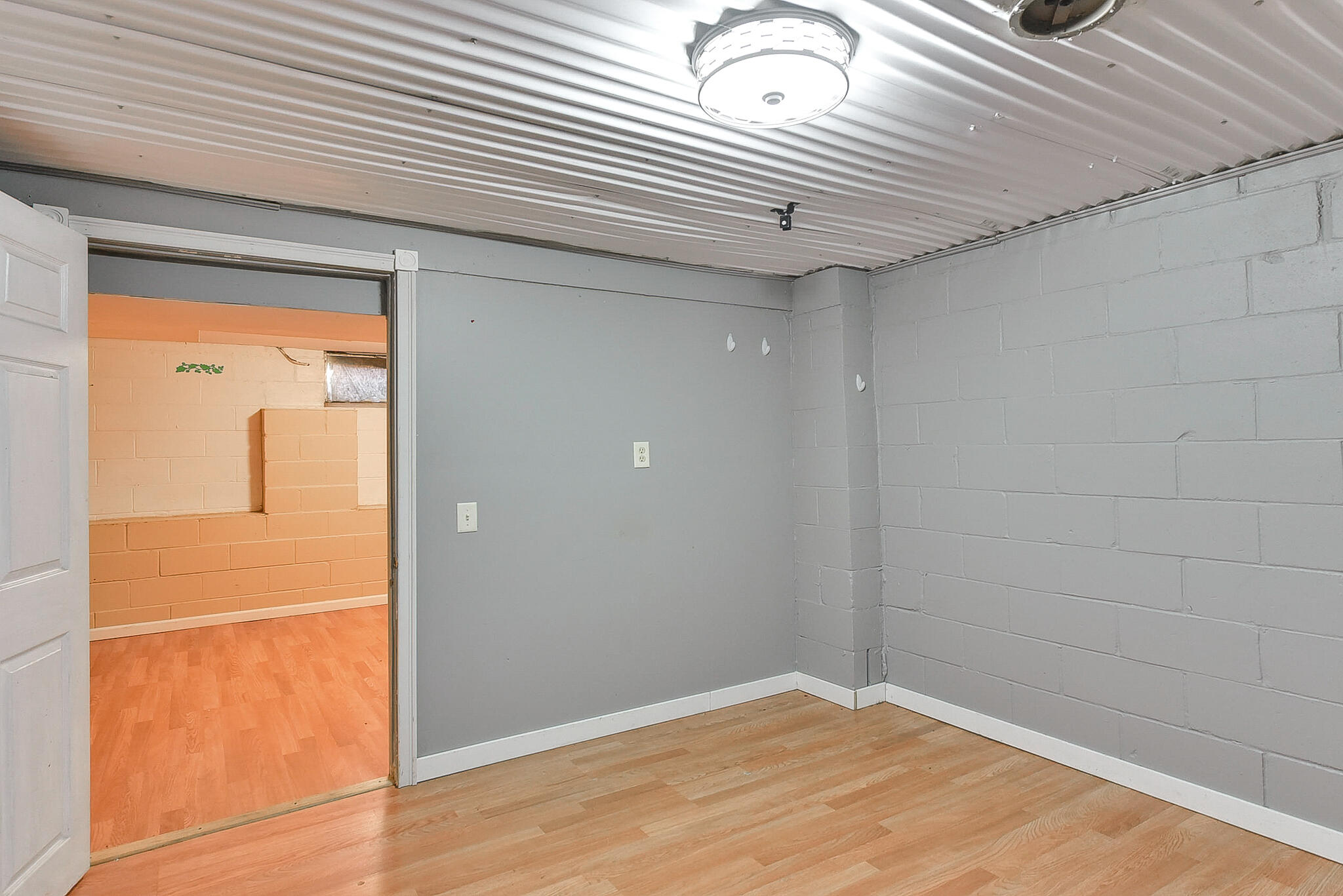 Council Bluffs, Iowa 51501, United States, 2 Bedrooms Bedrooms, ,1 BathroomBathrooms,Residential,Active,236861