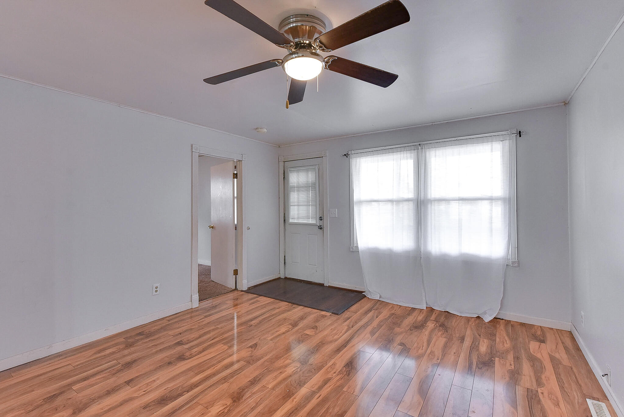 Council Bluffs, Iowa 51501, United States, 2 Bedrooms Bedrooms, ,1 BathroomBathrooms,Residential,Active,236861