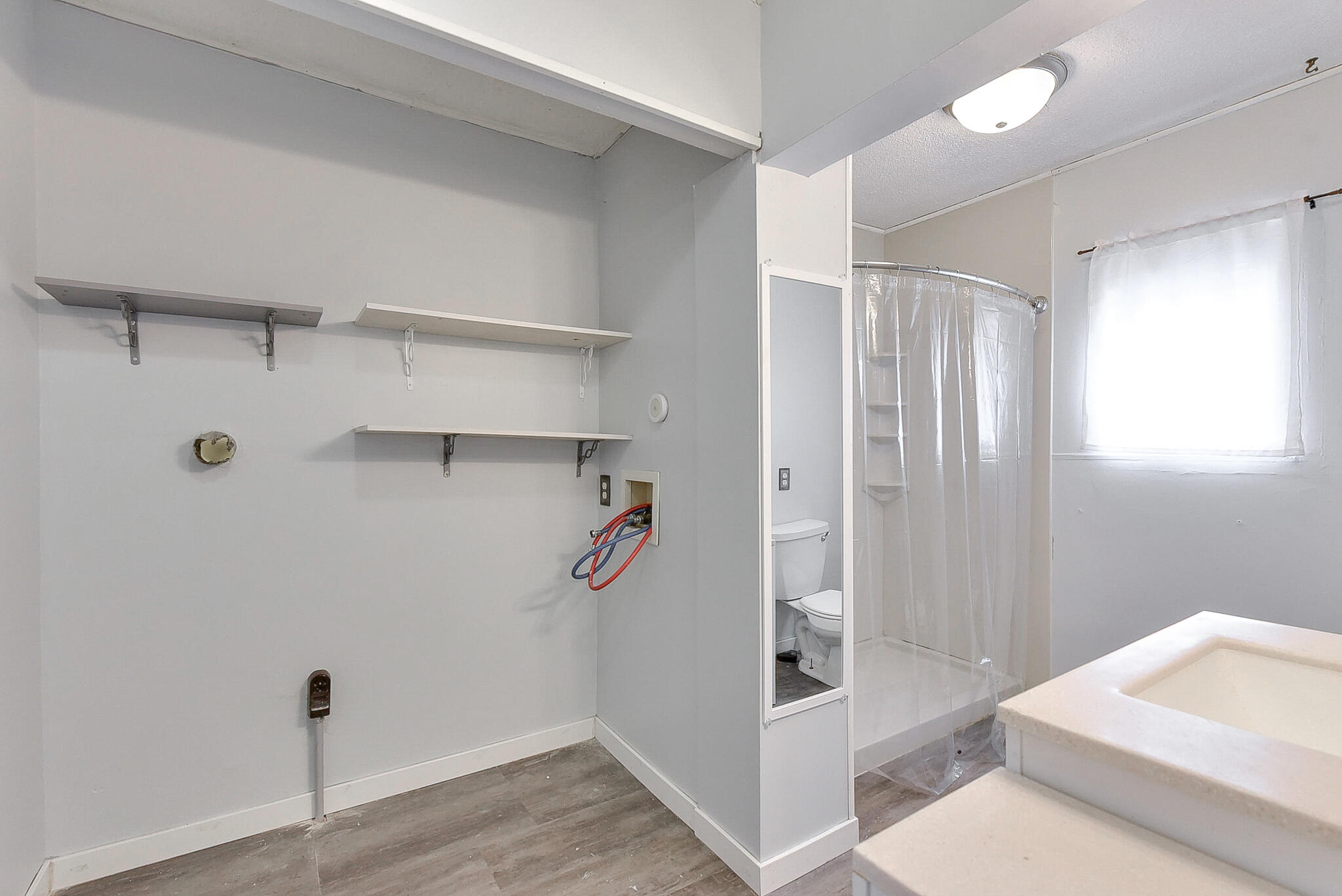 Council Bluffs, Iowa 51501, United States, 2 Bedrooms Bedrooms, ,1 BathroomBathrooms,Residential,Active,236861