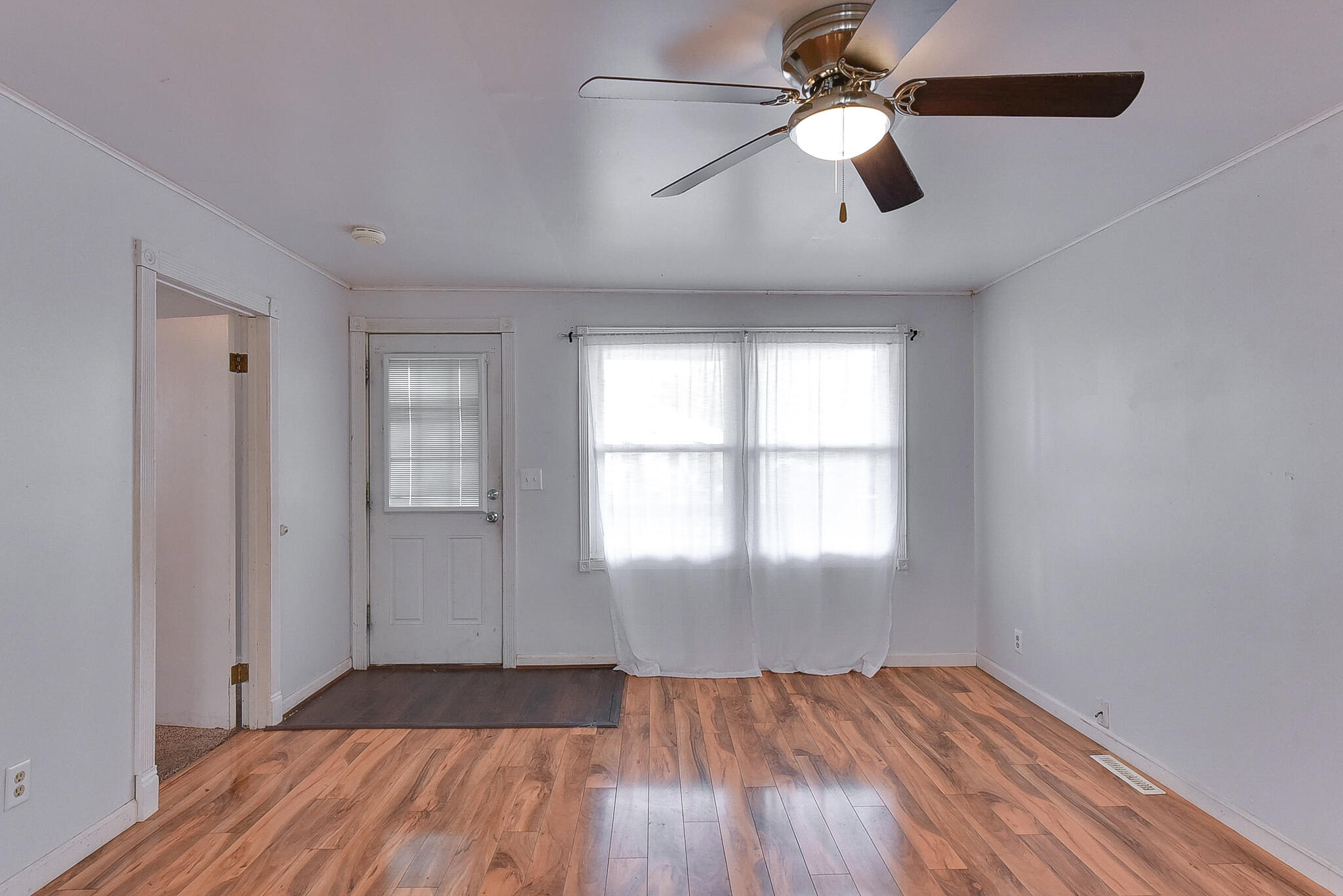 Council Bluffs, Iowa 51501, United States, 2 Bedrooms Bedrooms, ,1 BathroomBathrooms,Residential,Active,236861