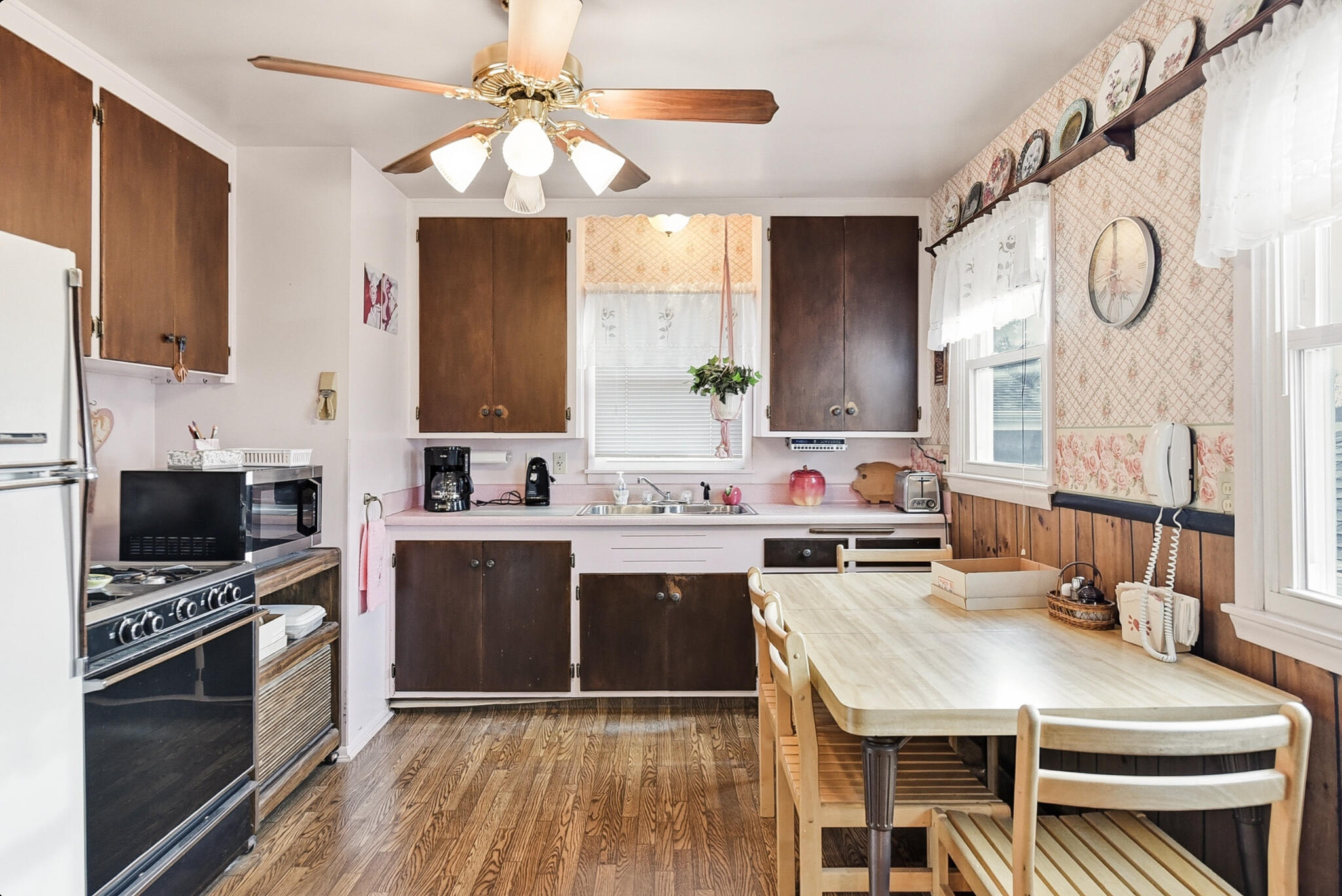 Council Bluffs, Iowa 51501, United States, 4 Bedrooms Bedrooms, ,2 BathroomsBathrooms,Residential,Active,249407