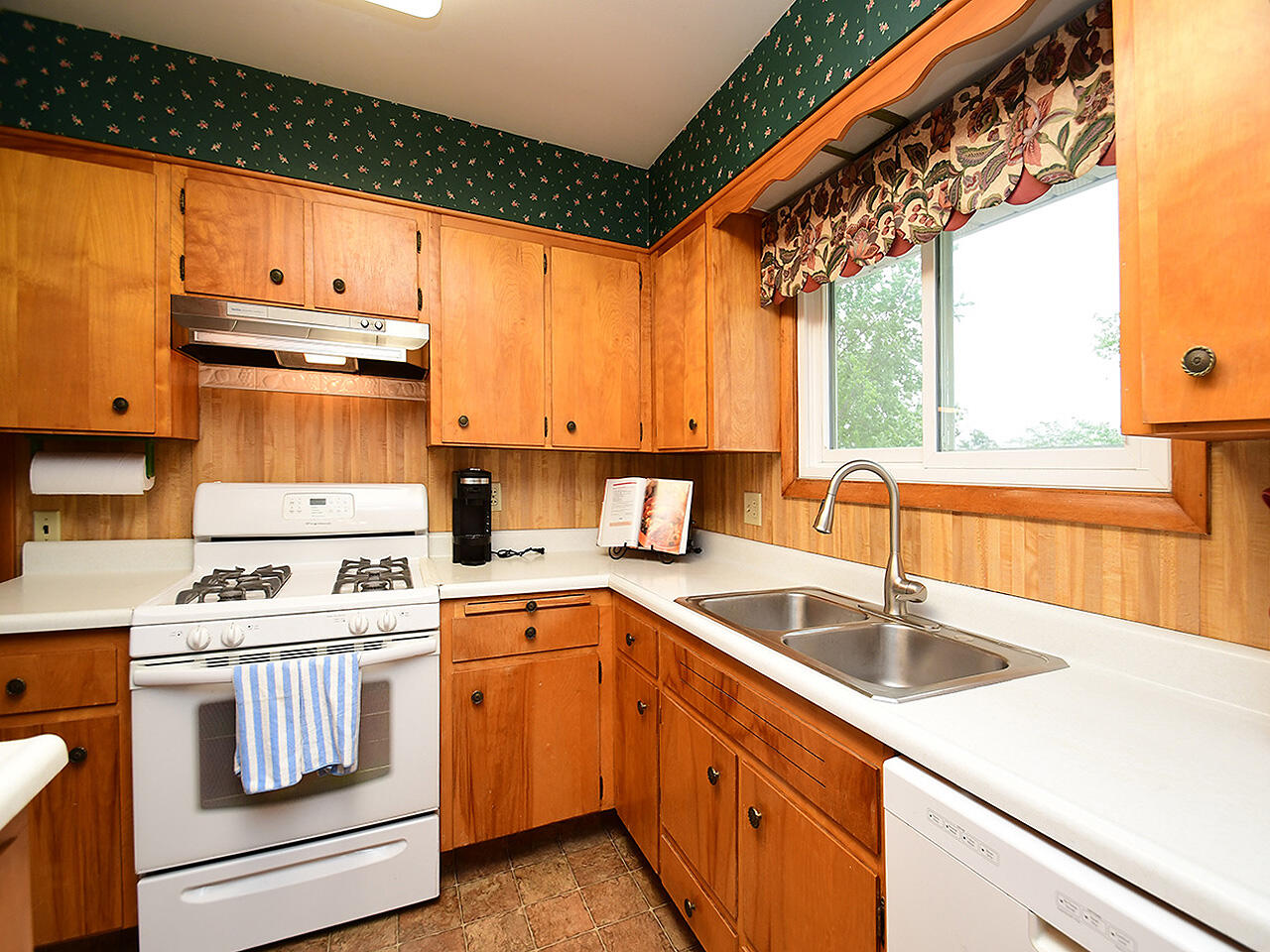 Minden, Iowa 51553, United States, 3 Bedrooms Bedrooms, ,2 BathroomsBathrooms,Residential,Pending,131946