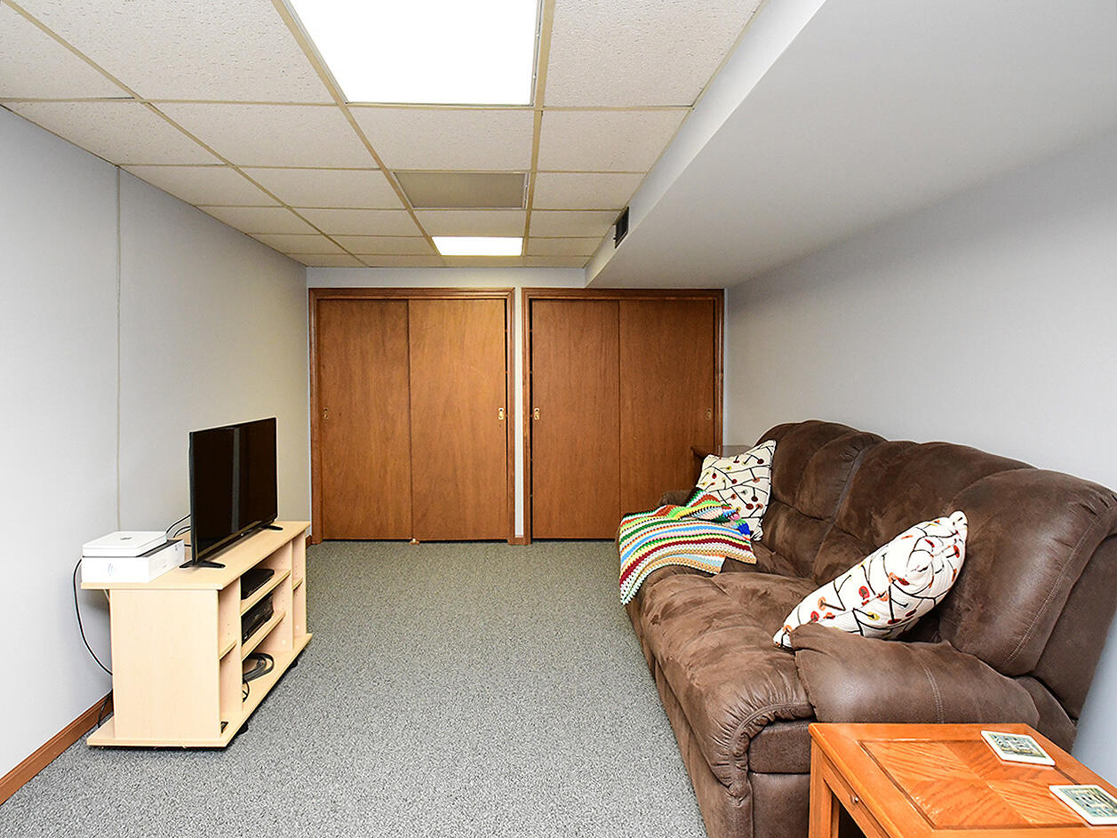 Minden, Iowa 51553, United States, 3 Bedrooms Bedrooms, ,2 BathroomsBathrooms,Residential,Pending,131946