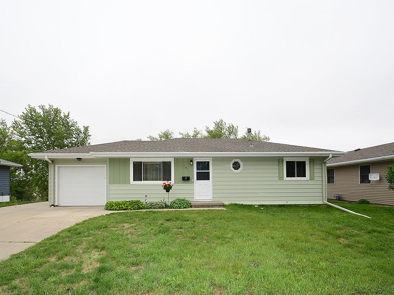 Minden, Iowa 51553, United States, 3 Bedrooms Bedrooms, ,2 BathroomsBathrooms,Residential,Pending,131946