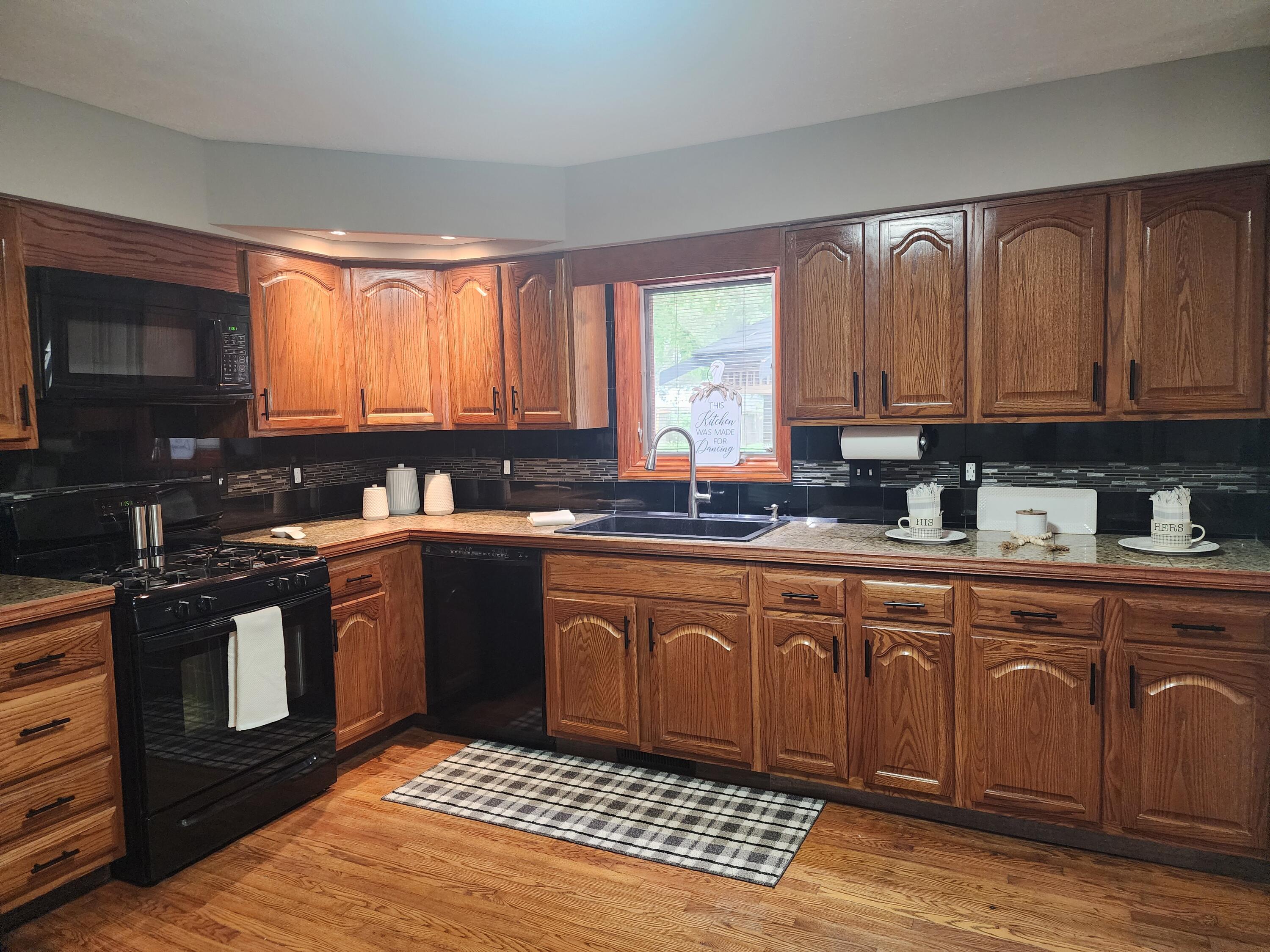 Council Bluffs, Iowa 51501, United States, 3 Bedrooms Bedrooms, ,3 BathroomsBathrooms,Residential,Contingent,213390