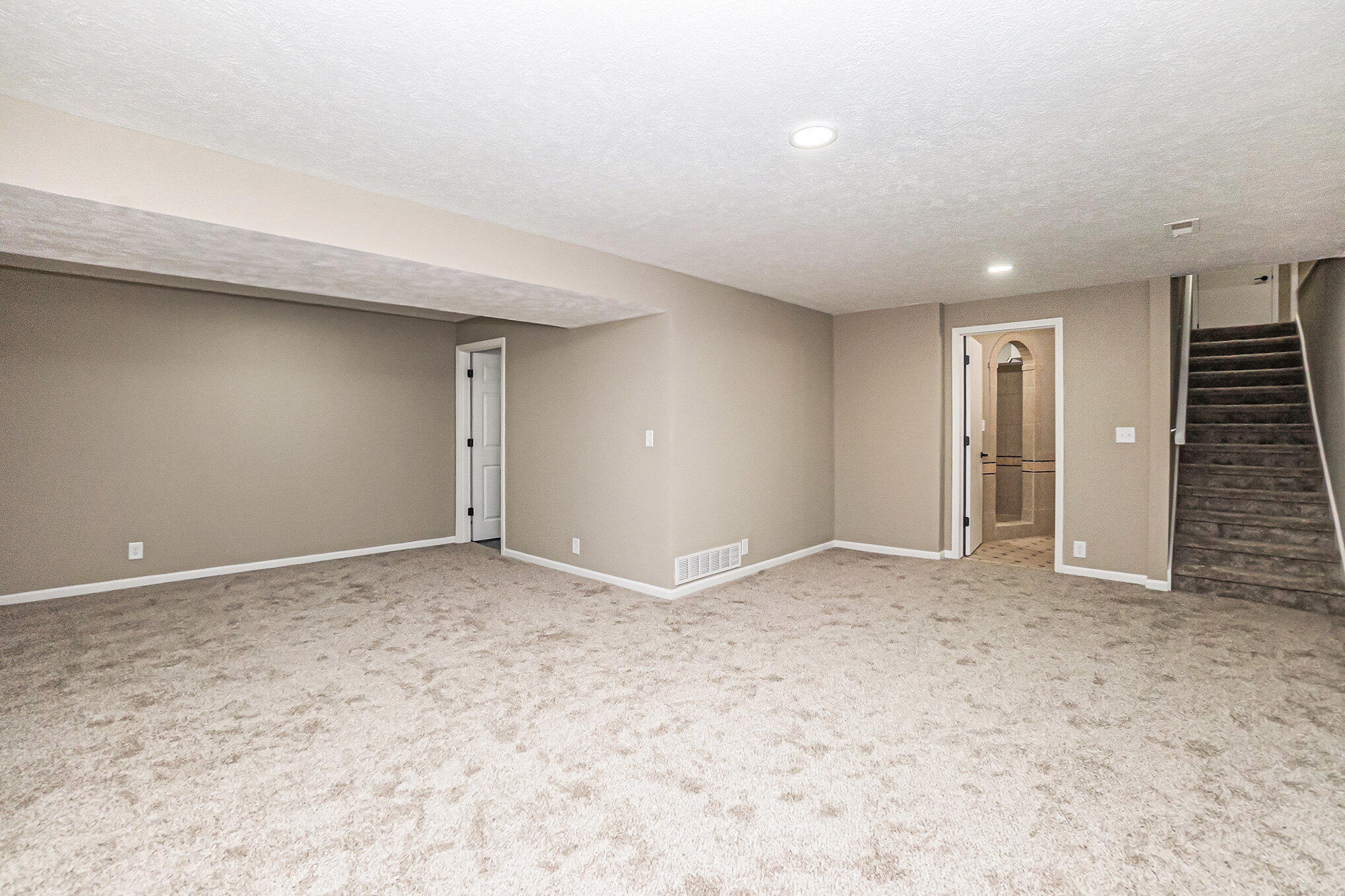 Council Bluffs, Iowa 51501, United States, 3 Bedrooms Bedrooms, ,3 BathroomsBathrooms,Residential,Contingent,213390