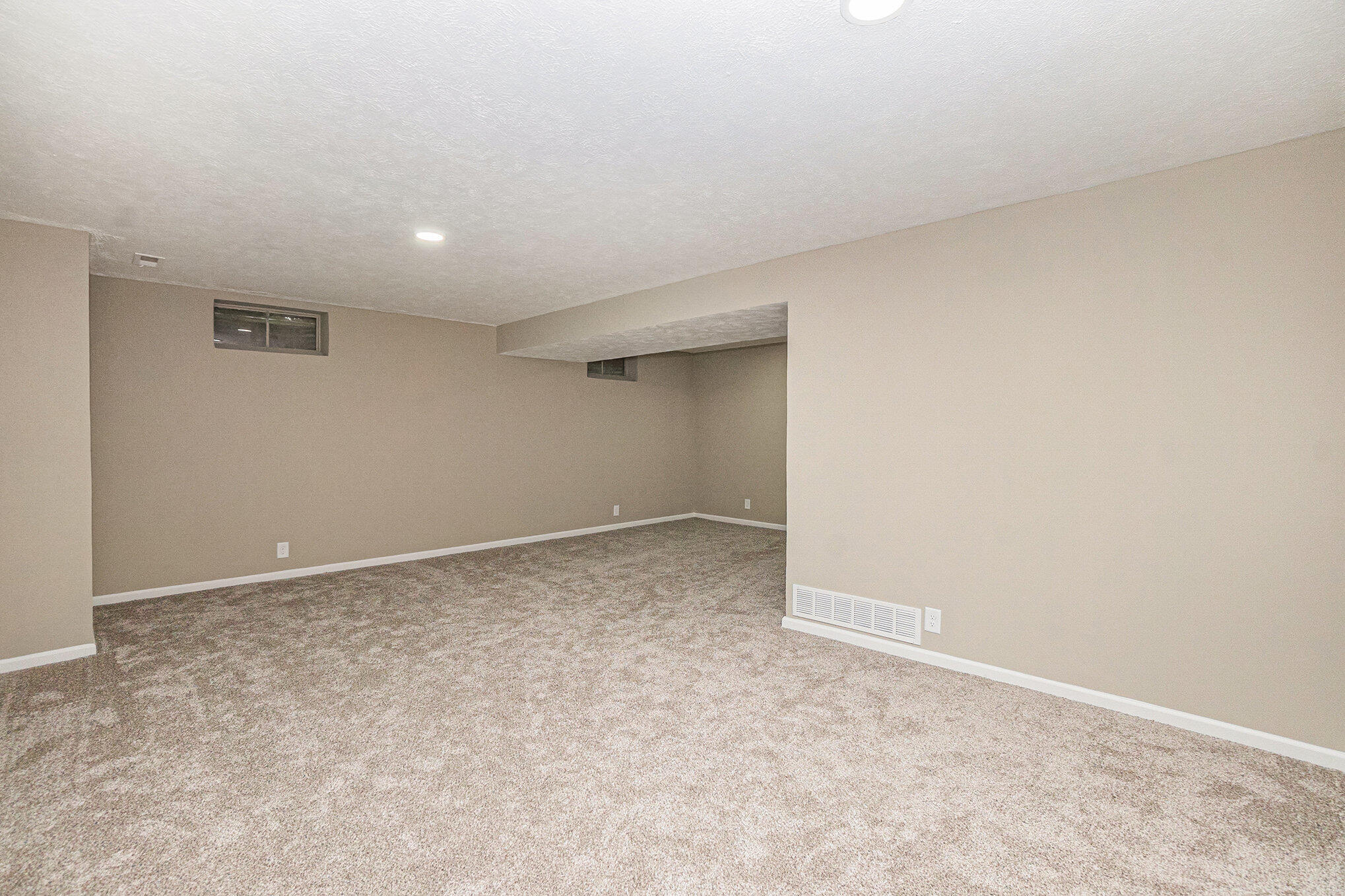 Council Bluffs, Iowa 51501, United States, 3 Bedrooms Bedrooms, ,3 BathroomsBathrooms,Residential,Contingent,213390