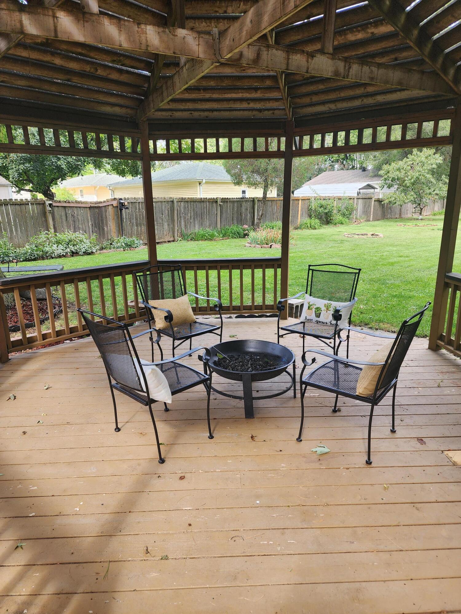 Council Bluffs, Iowa 51501, United States, 3 Bedrooms Bedrooms, ,3 BathroomsBathrooms,Residential,Contingent,213390