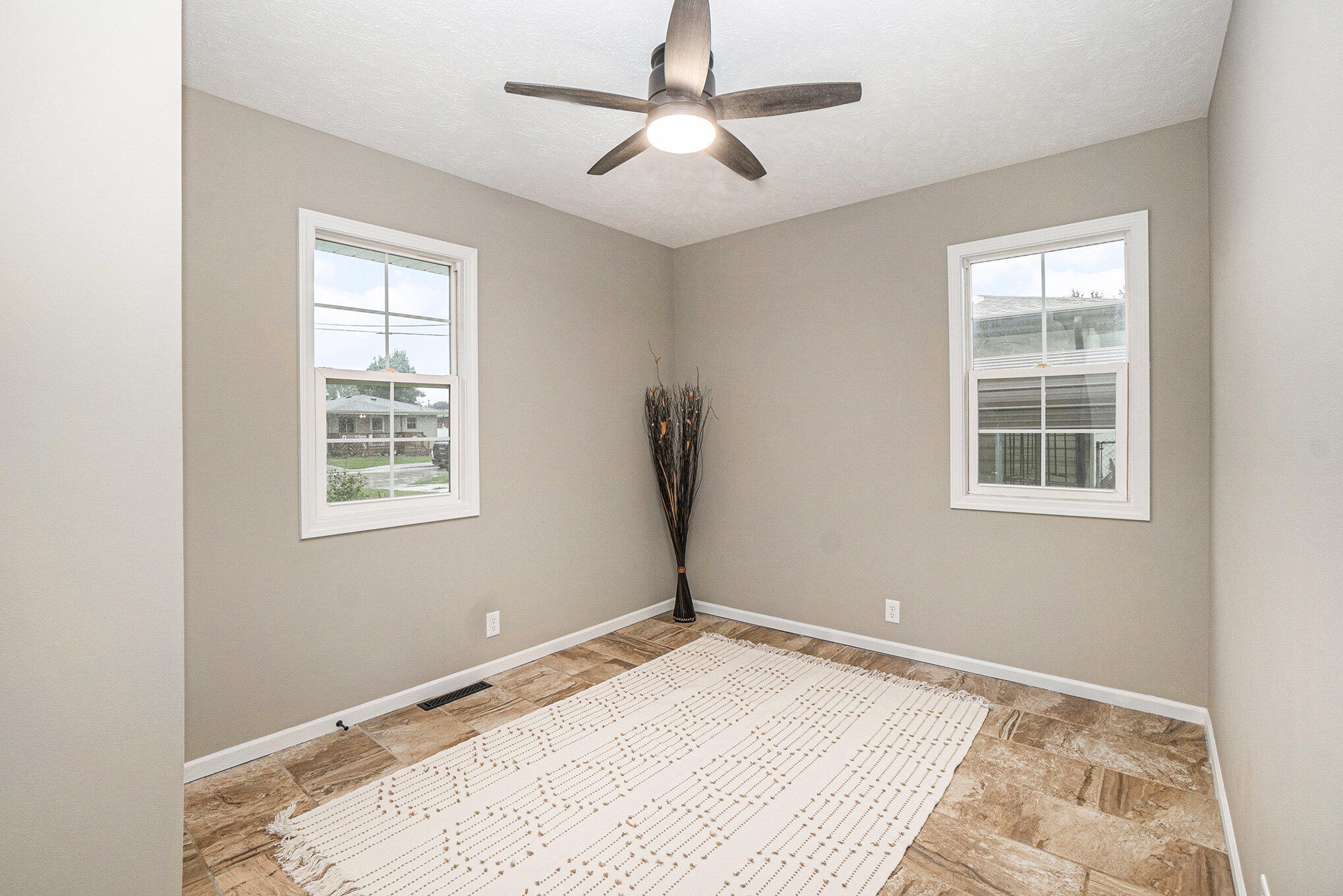 Council Bluffs, Iowa 51501, United States, 3 Bedrooms Bedrooms, ,3 BathroomsBathrooms,Residential,Contingent,213390