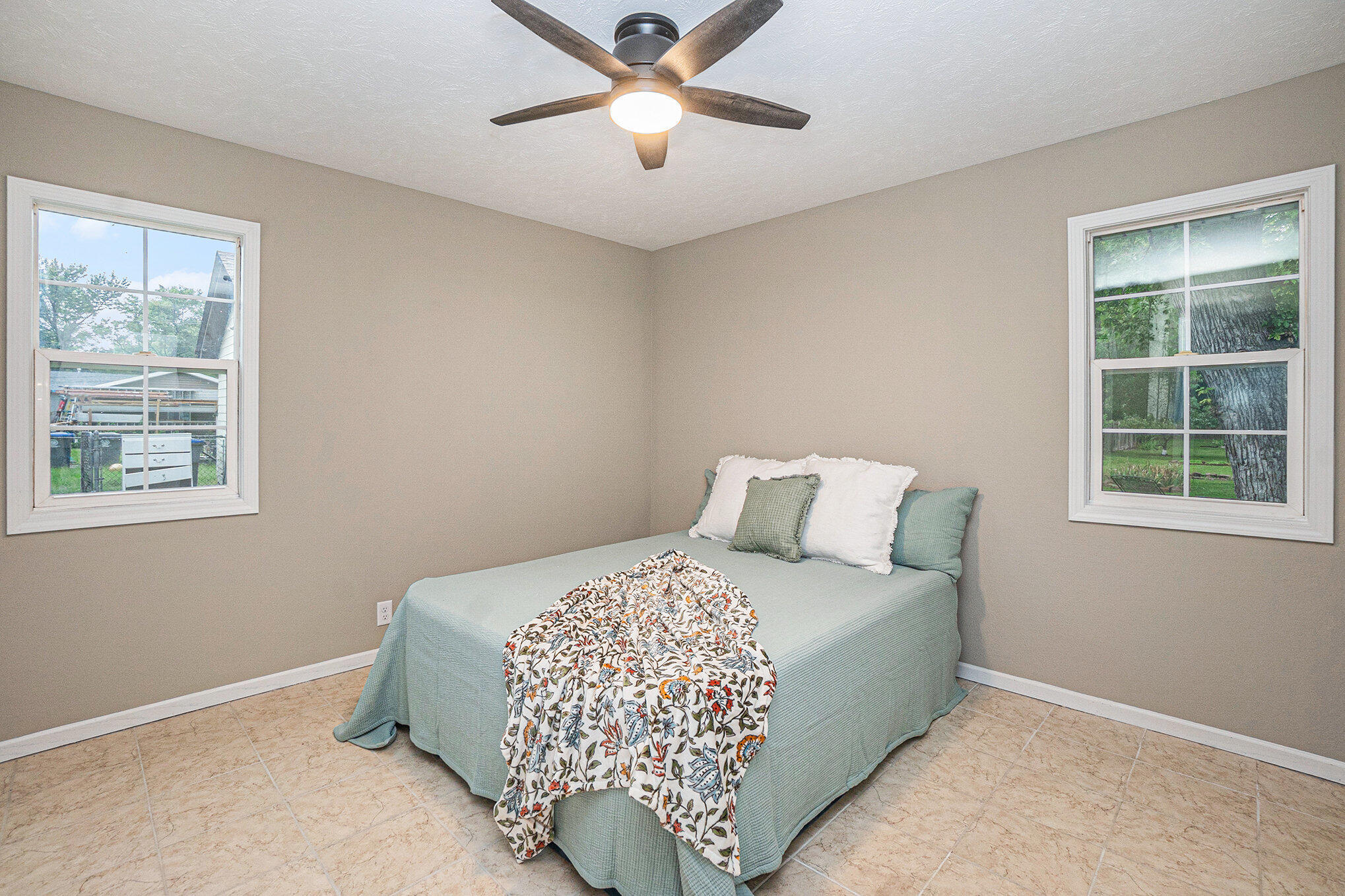 Council Bluffs, Iowa 51501, United States, 3 Bedrooms Bedrooms, ,3 BathroomsBathrooms,Residential,Contingent,213390