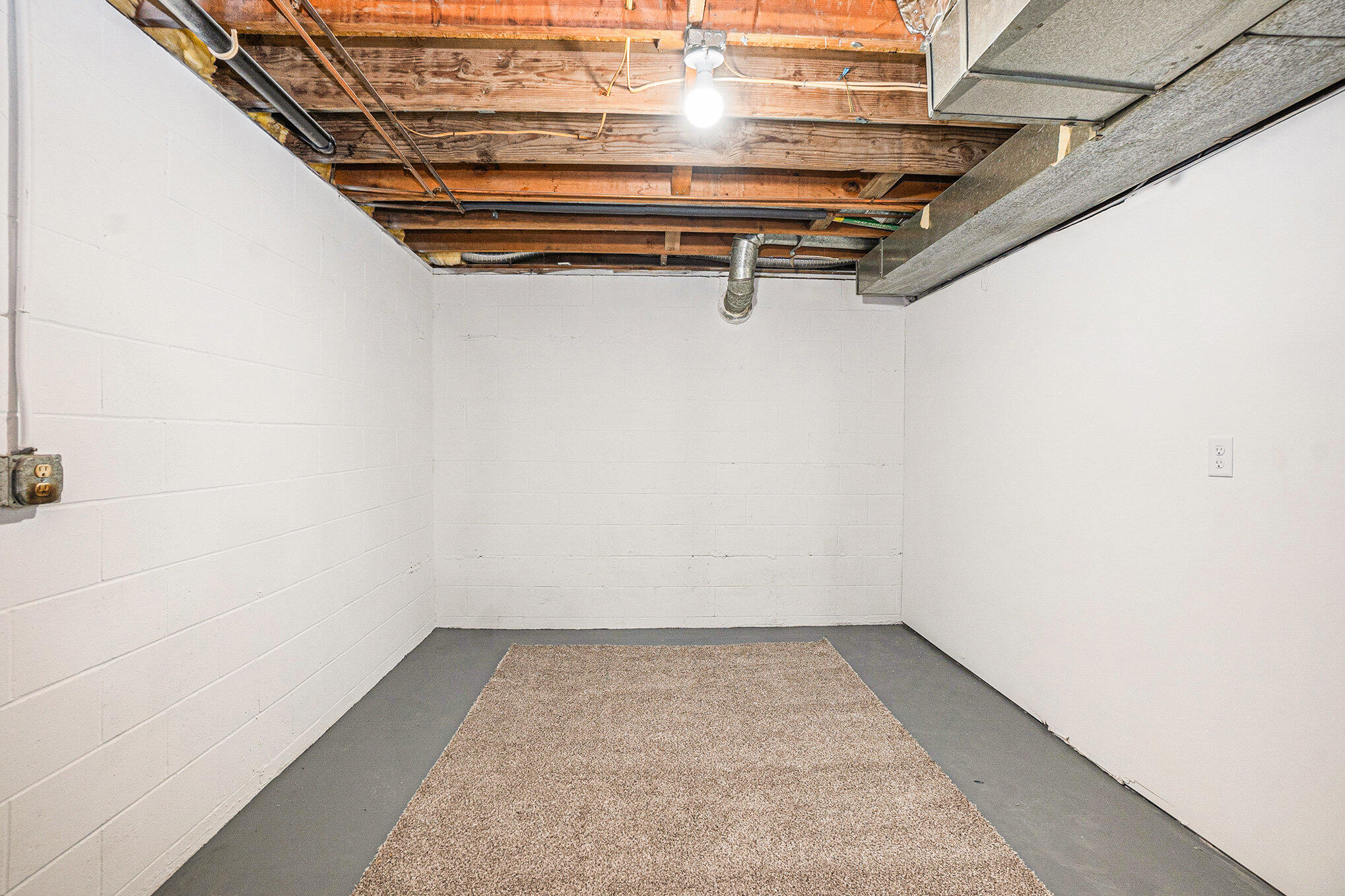 Council Bluffs, Iowa 51501, United States, 3 Bedrooms Bedrooms, ,3 BathroomsBathrooms,Residential,Contingent,213390