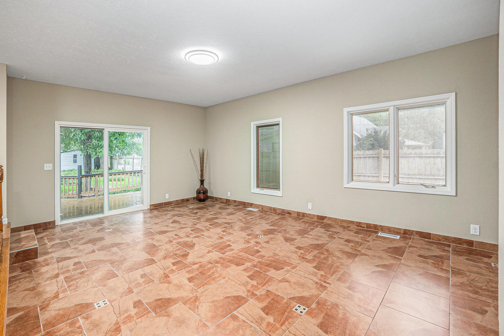 Council Bluffs, Iowa 51501, United States, 3 Bedrooms Bedrooms, ,3 BathroomsBathrooms,Residential,Contingent,213390