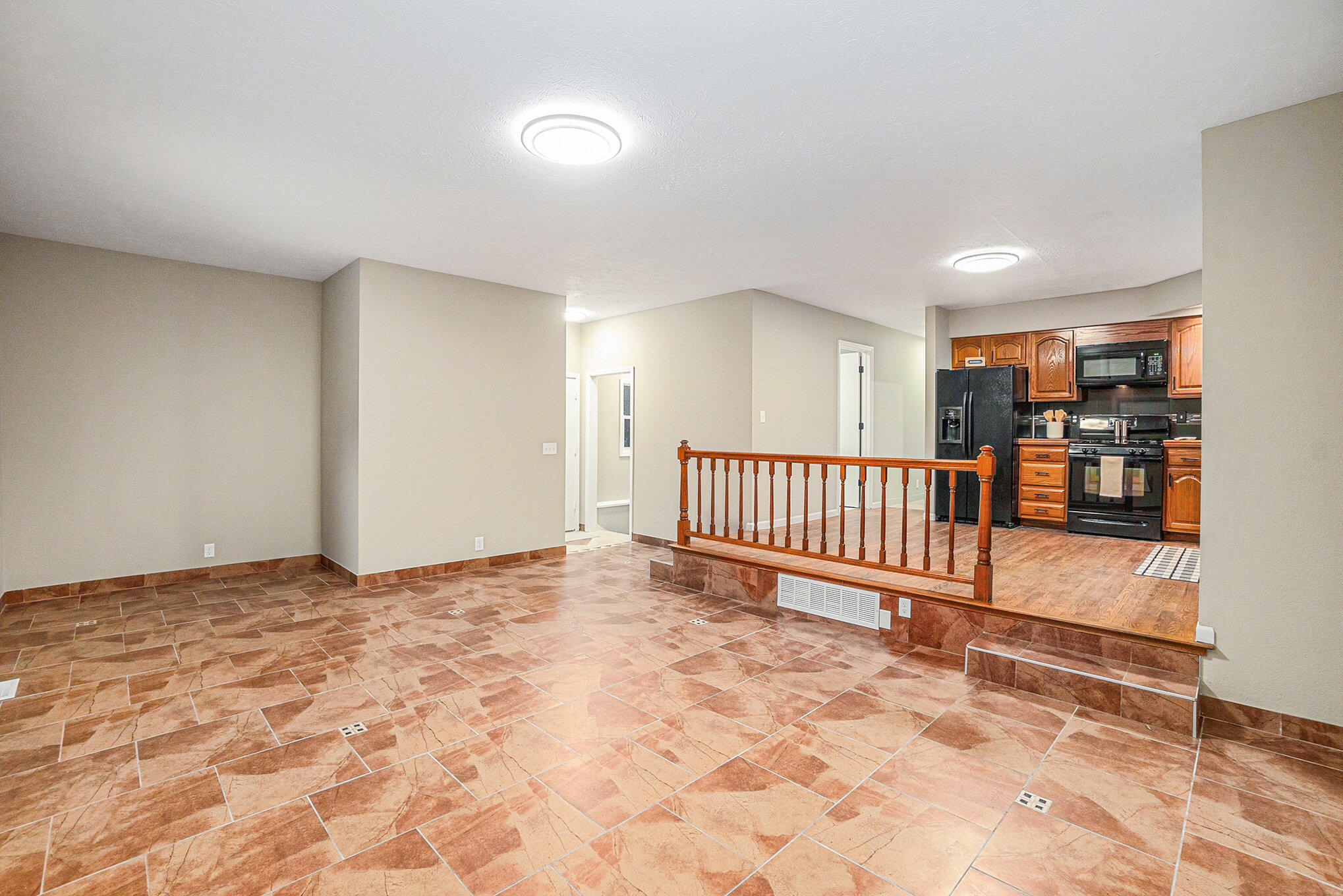 Council Bluffs, Iowa 51501, United States, 3 Bedrooms Bedrooms, ,3 BathroomsBathrooms,Residential,Contingent,213390