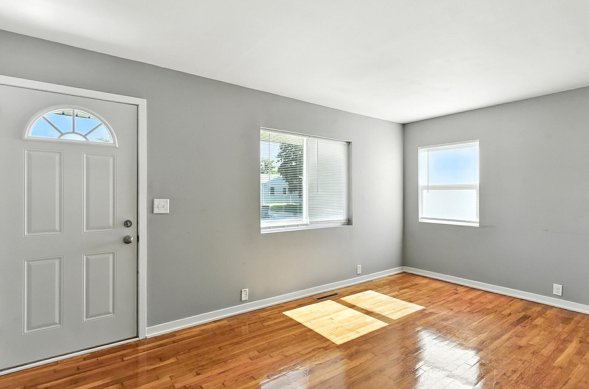 Council Bluffs, Iowa 51501, United States, 2 Bedrooms Bedrooms, ,1 BathroomBathrooms,Residential,Pending,167654