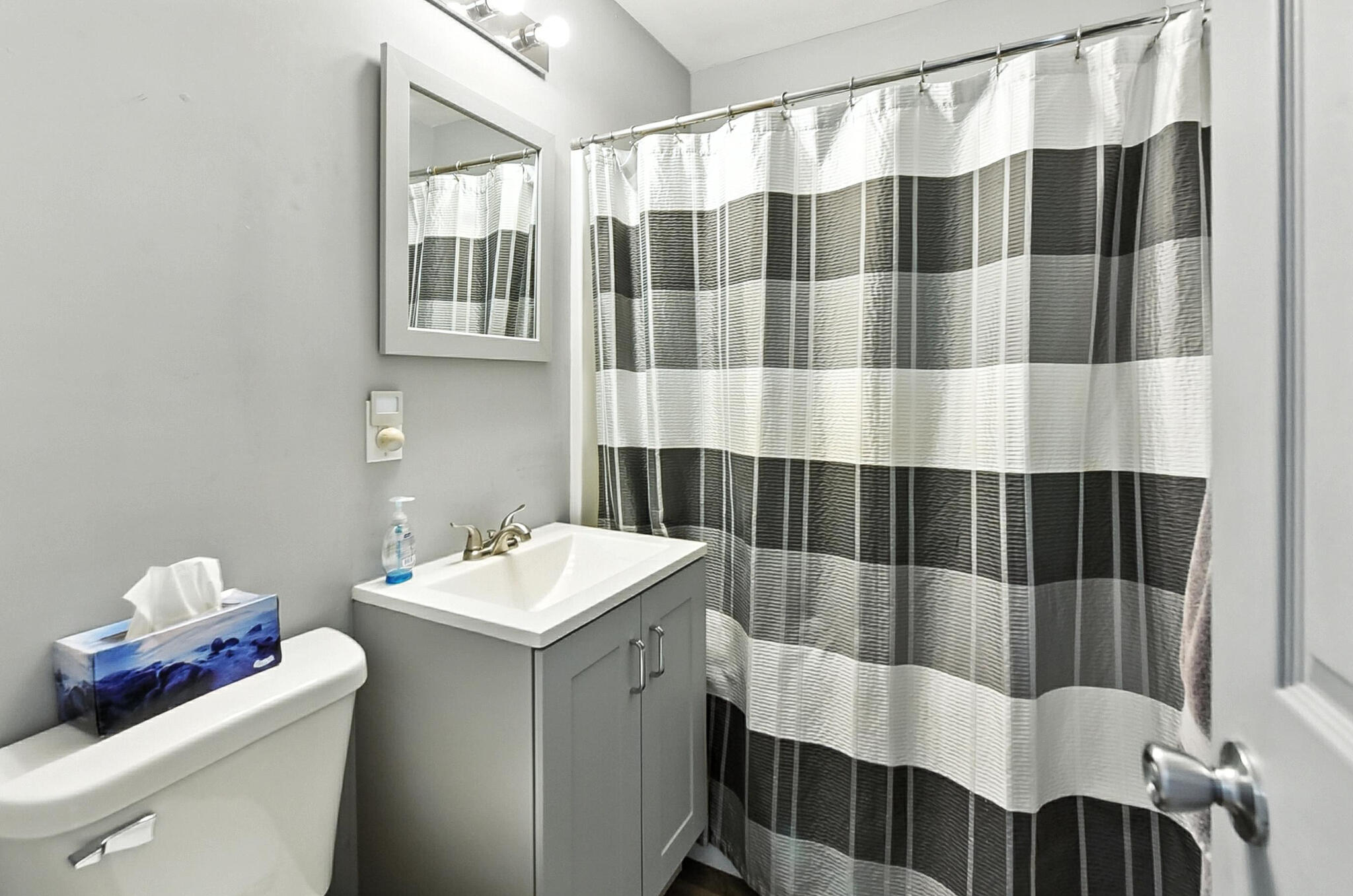 Council Bluffs, Iowa 51501, United States, 2 Bedrooms Bedrooms, ,1 BathroomBathrooms,Residential,Pending,167654