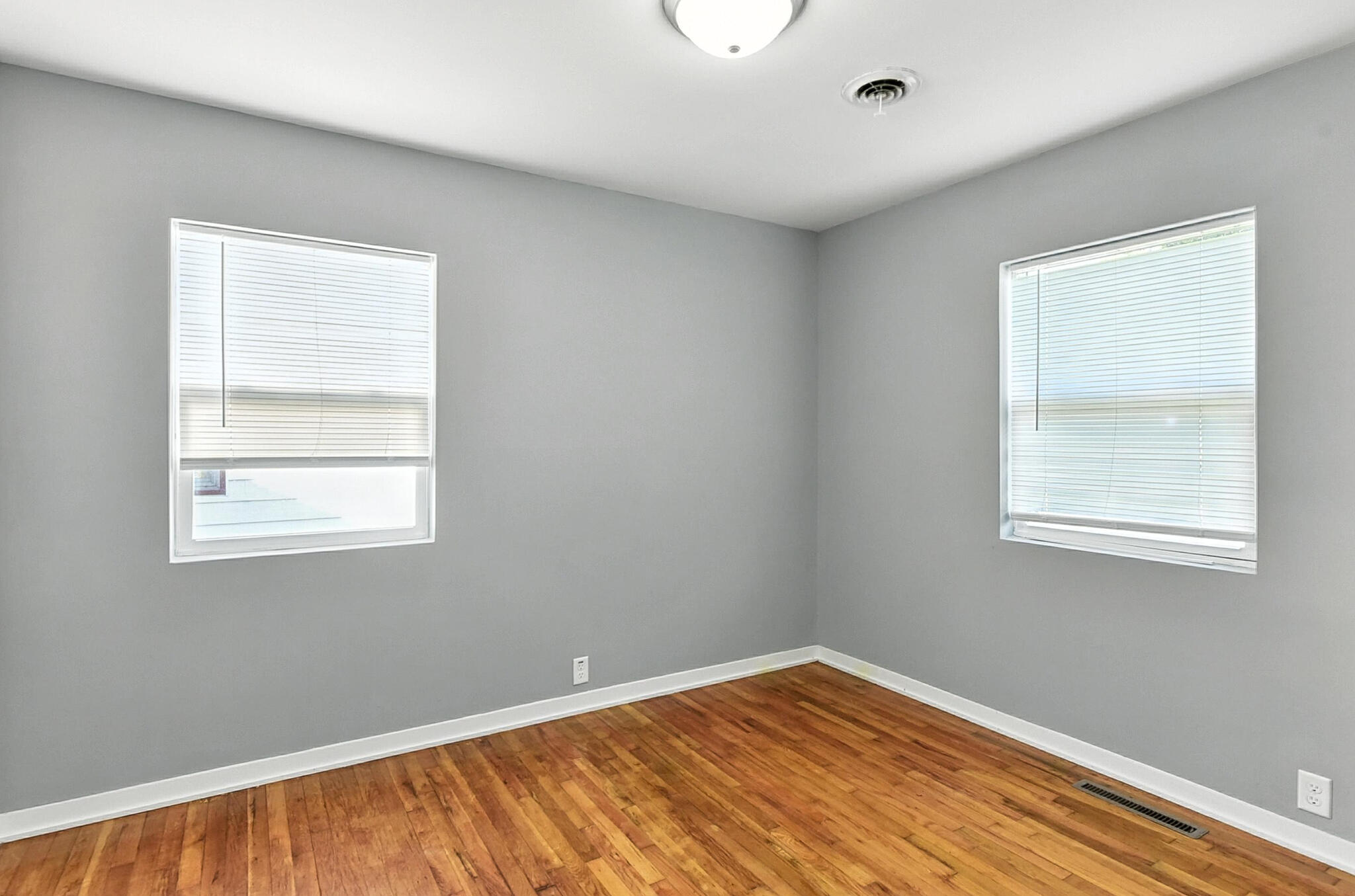 Council Bluffs, Iowa 51501, United States, 2 Bedrooms Bedrooms, ,1 BathroomBathrooms,Residential,Pending,167654