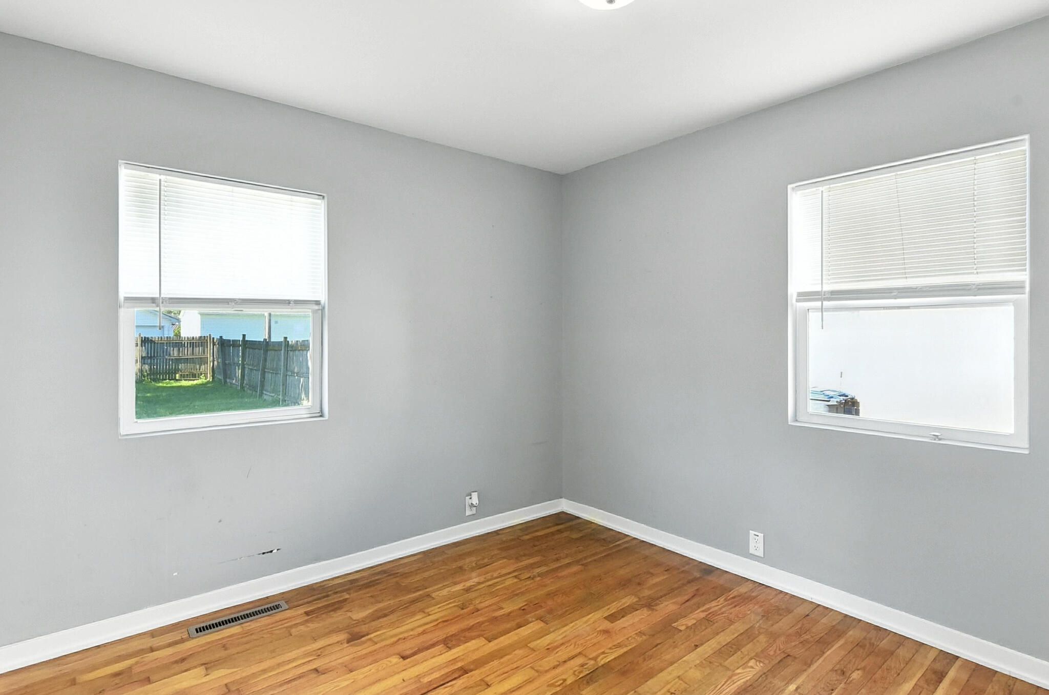 Council Bluffs, Iowa 51501, United States, 2 Bedrooms Bedrooms, ,1 BathroomBathrooms,Residential,Pending,167654