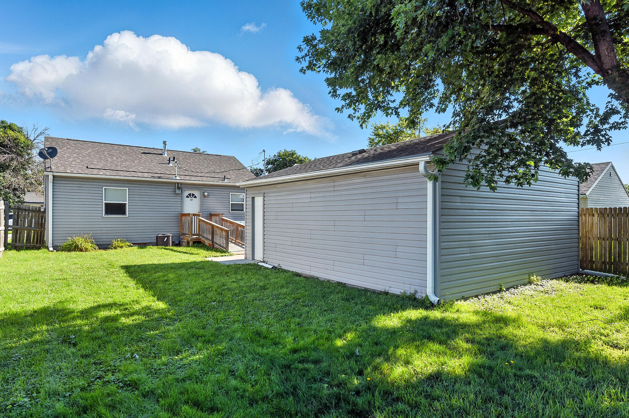 Council Bluffs, Iowa 51501, United States, 2 Bedrooms Bedrooms, ,1 BathroomBathrooms,Residential,Pending,167654