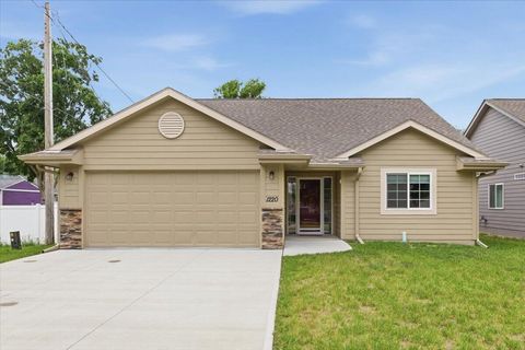 Photo of 1220 N 29TH Street, COUNCIL BLUFFS, IA 51501 (MLS # 26-950)