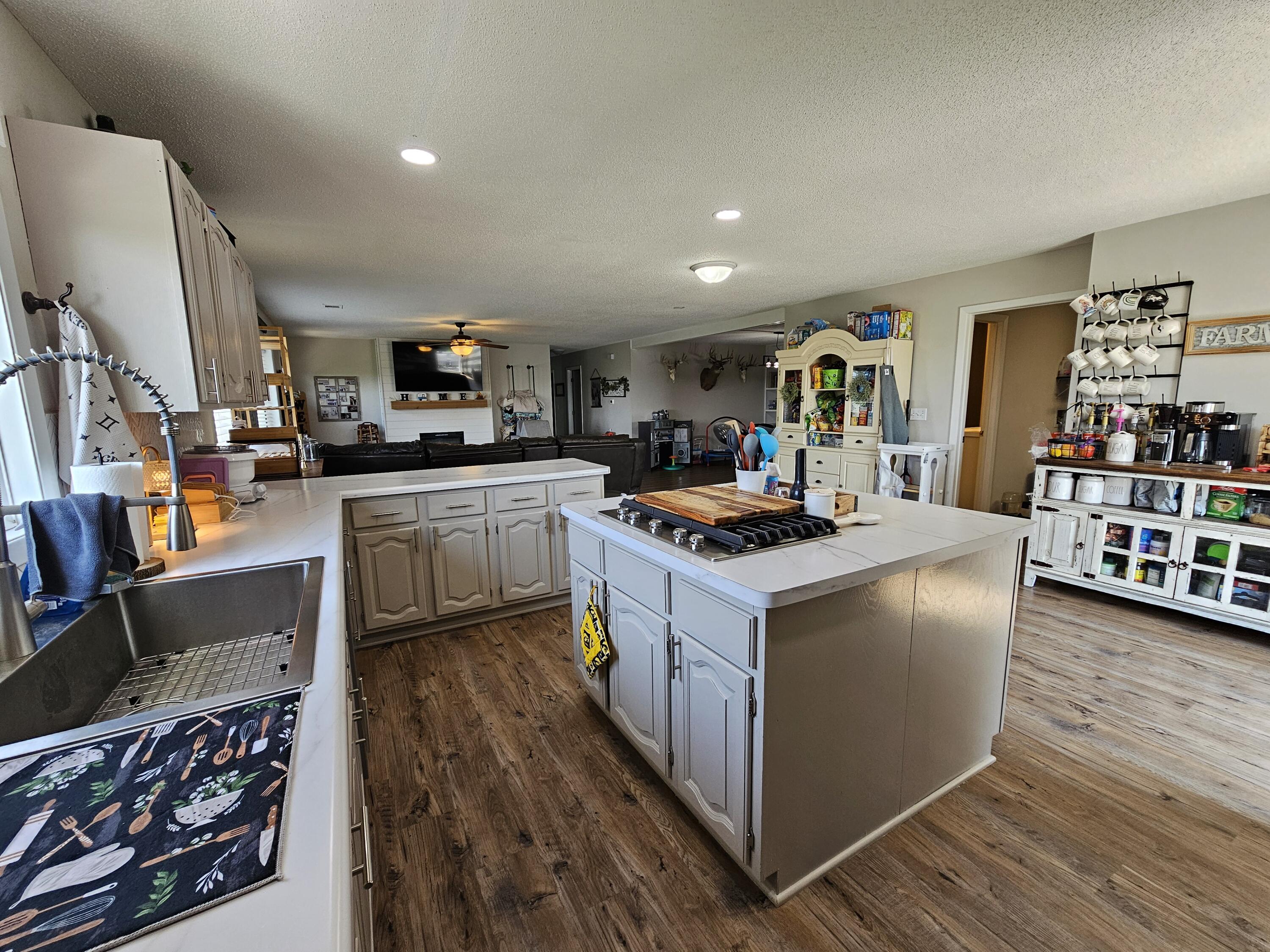 Oakland, Iowa 51560, United States, 4 Bedrooms Bedrooms, ,2 BathroomsBathrooms,Residential,Active,159783