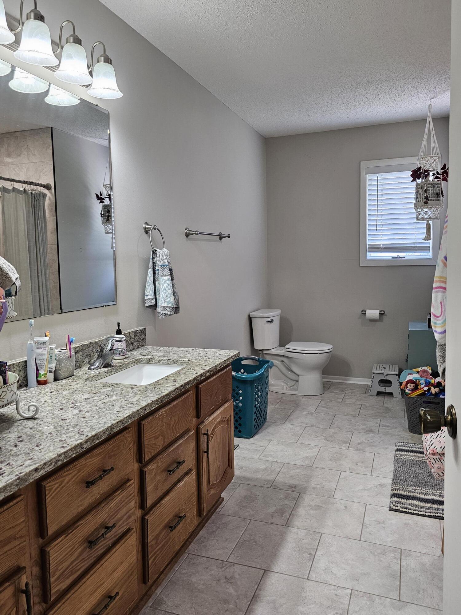 Oakland, Iowa 51560, United States, 4 Bedrooms Bedrooms, ,2 BathroomsBathrooms,Residential,Active,159783