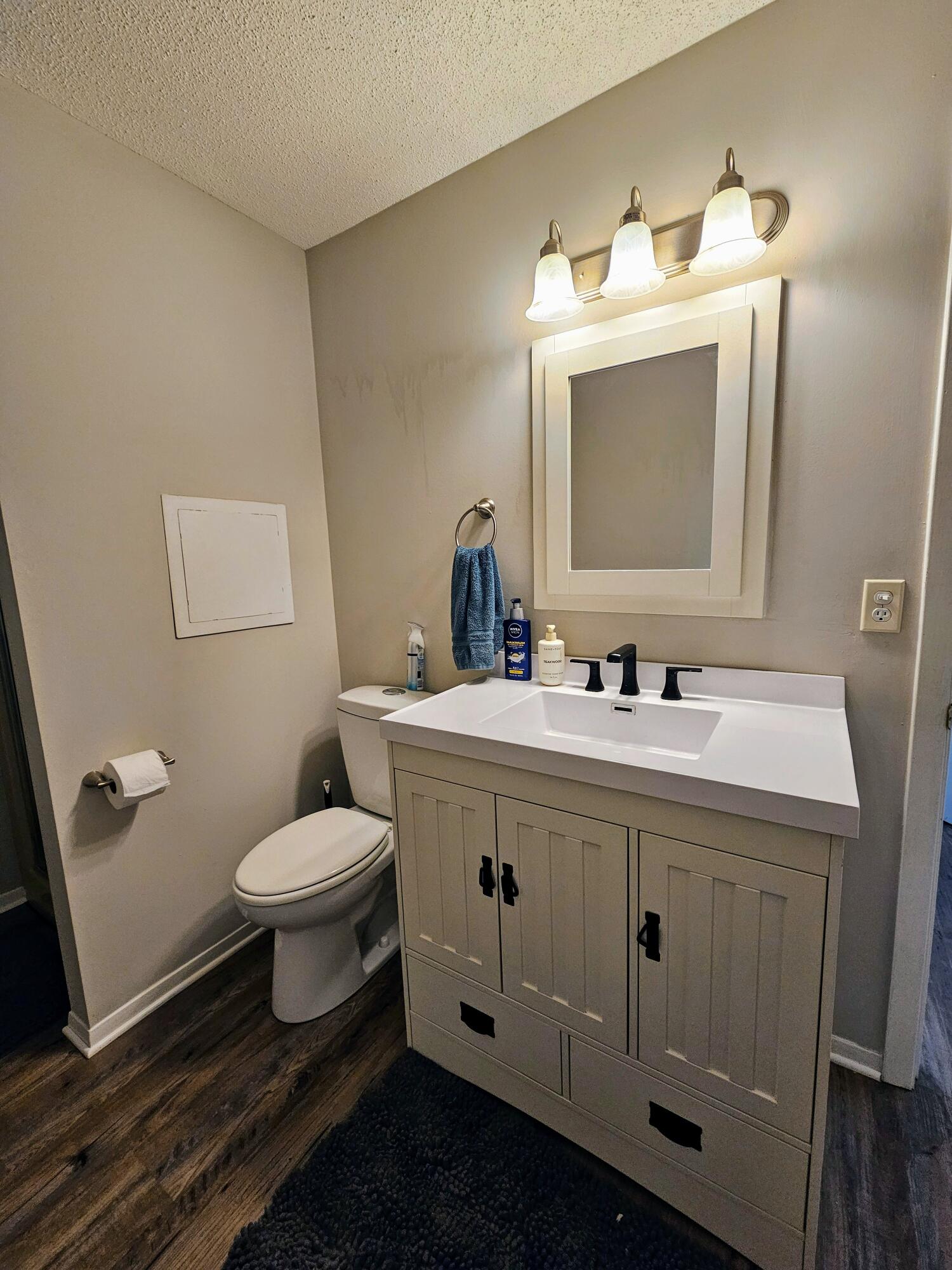 Oakland, Iowa 51560, United States, 4 Bedrooms Bedrooms, ,2 BathroomsBathrooms,Residential,Active,159783