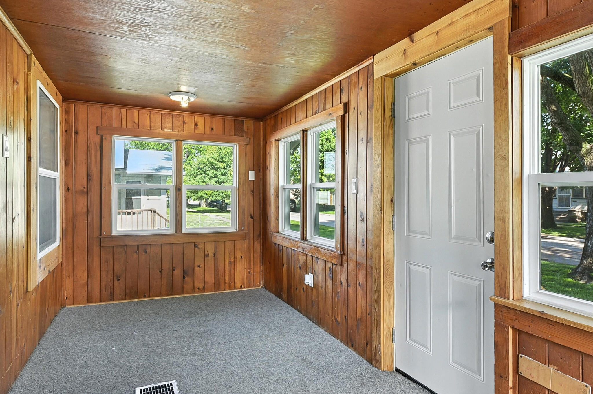 Council Bluffs, Iowa 51501, United States, 2 Bedrooms Bedrooms, ,1 BathroomBathrooms,Residential,Active,173651